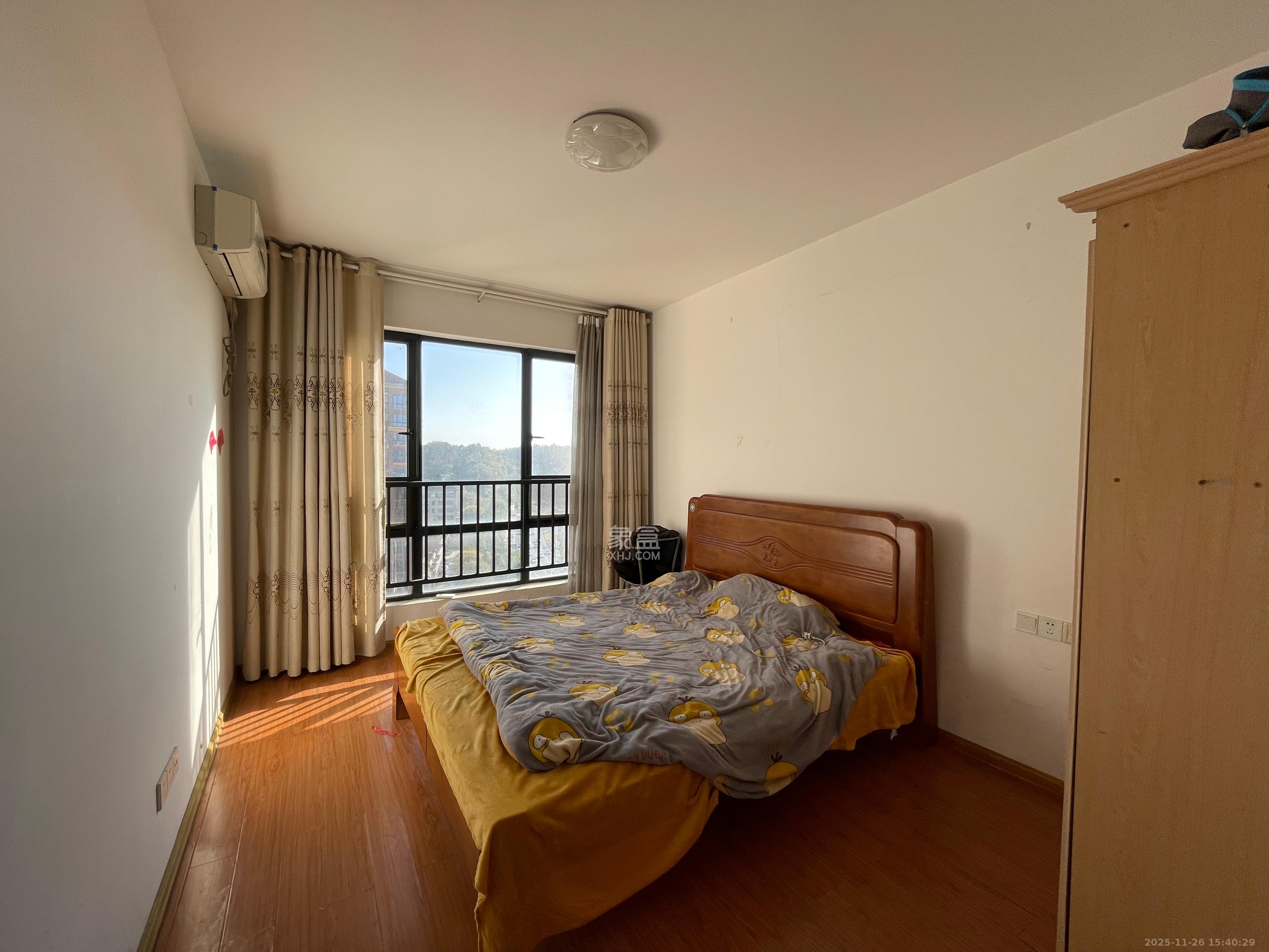 翡翠云天  3室2厅1卫    1200.0元/月室内图