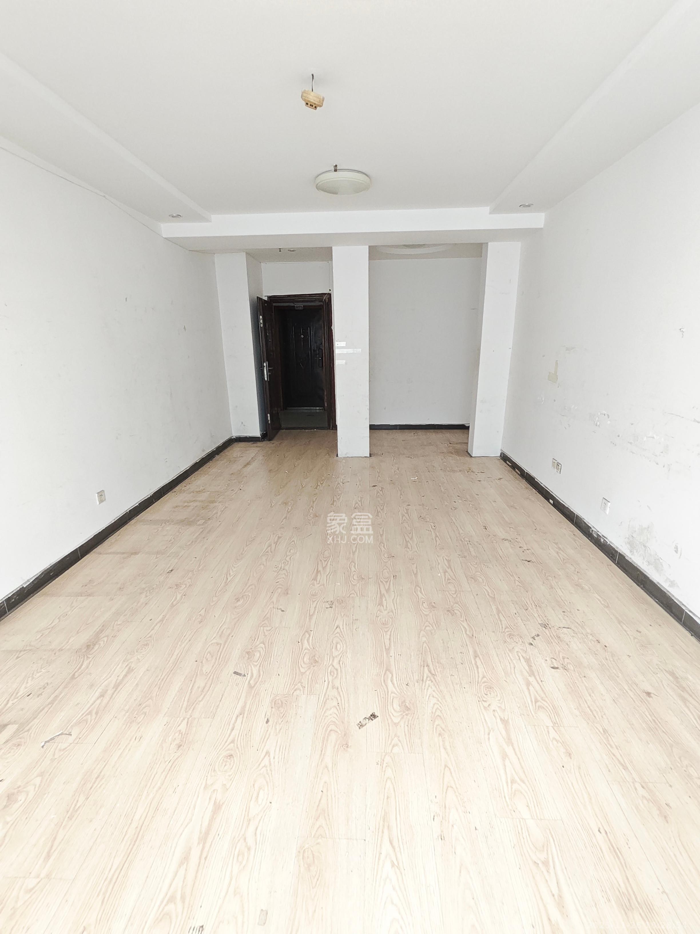 华瑞电子商厦（湖南科佳摄影城）  1室0厅0卫    1000.0元/月