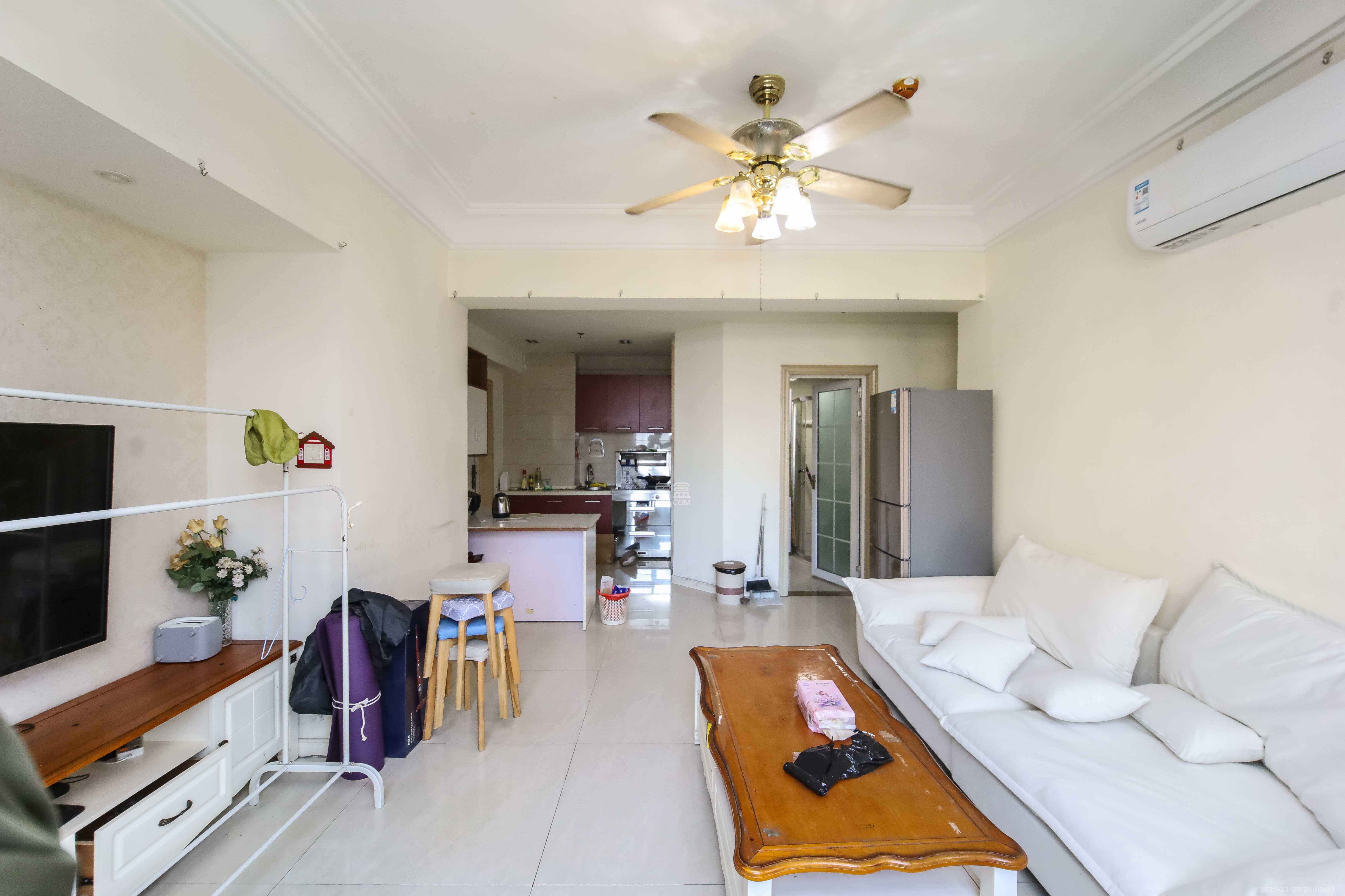 西子一间  1室1厅1卫    50.0万客厅