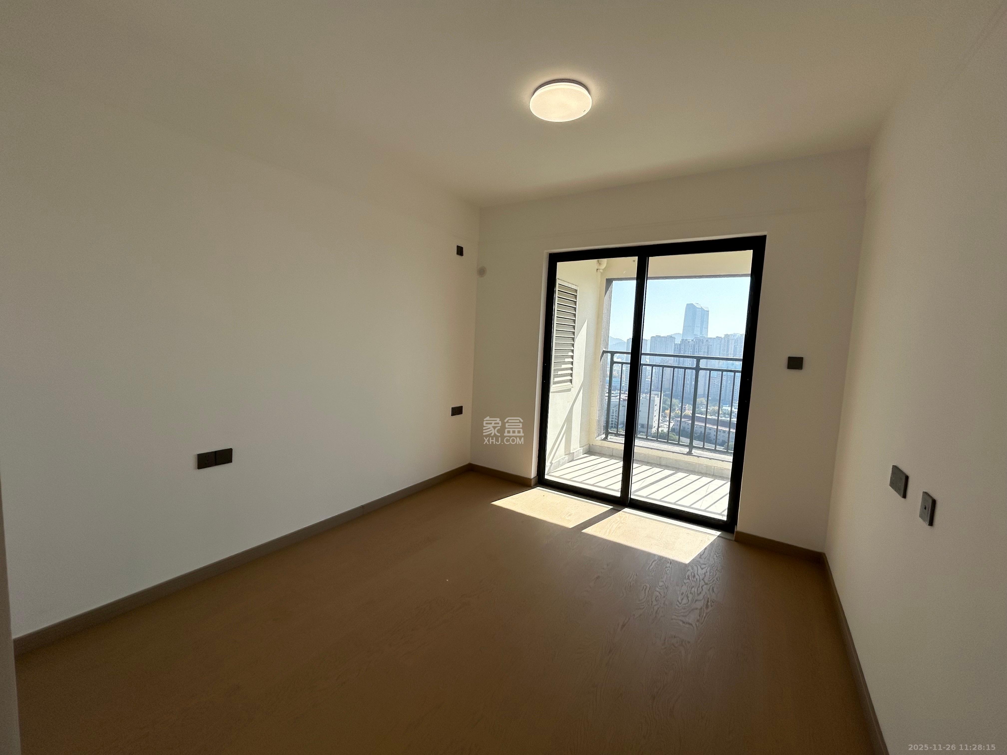 长房悦香山 3室2厅2卫 3000.0元/月 长房悦香山 3室2厅2卫 3000.0元/月室内图