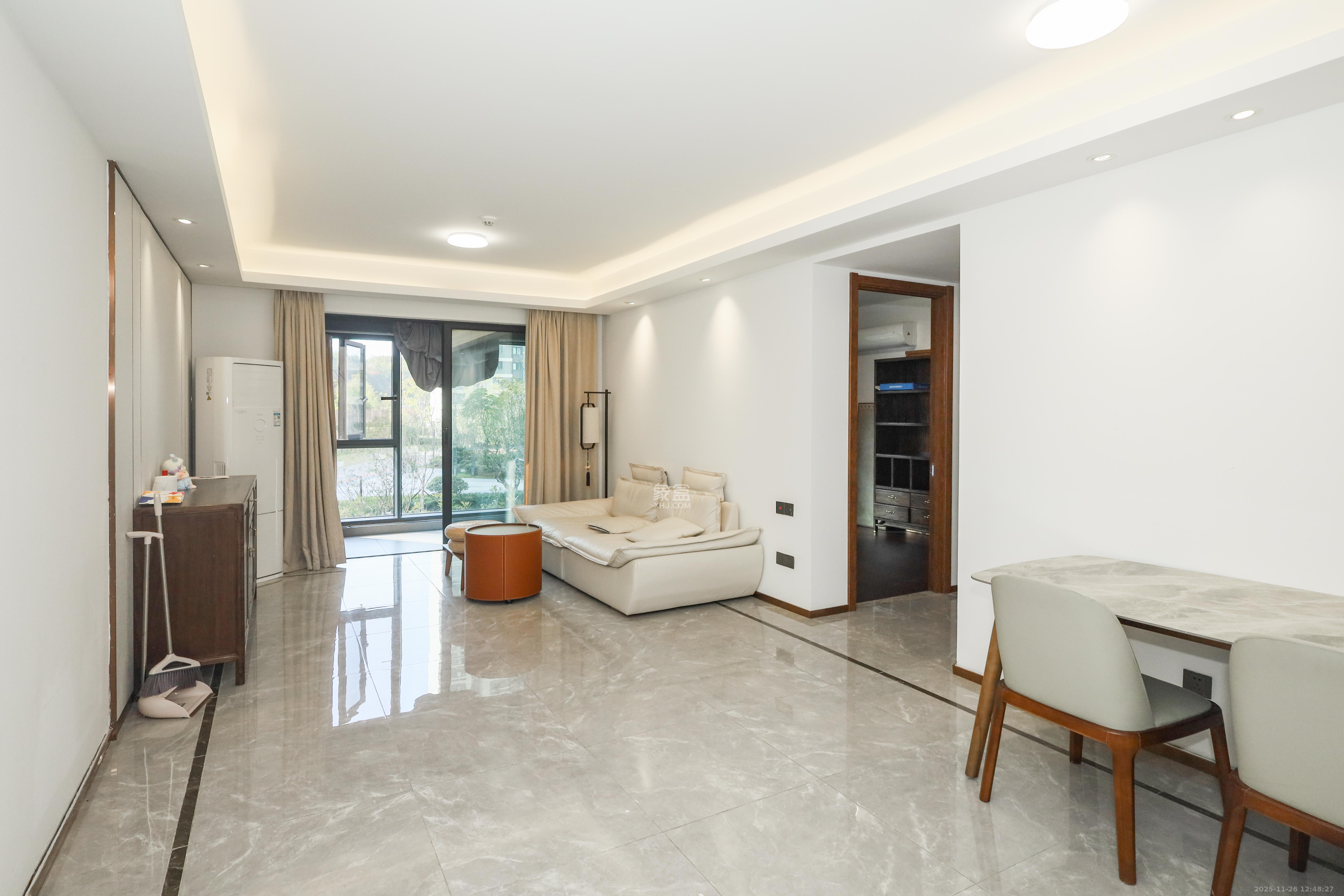 梅溪悦章 3室1厅2卫 140.0万 梅溪悦章 3室1厅2卫 140.0万客厅