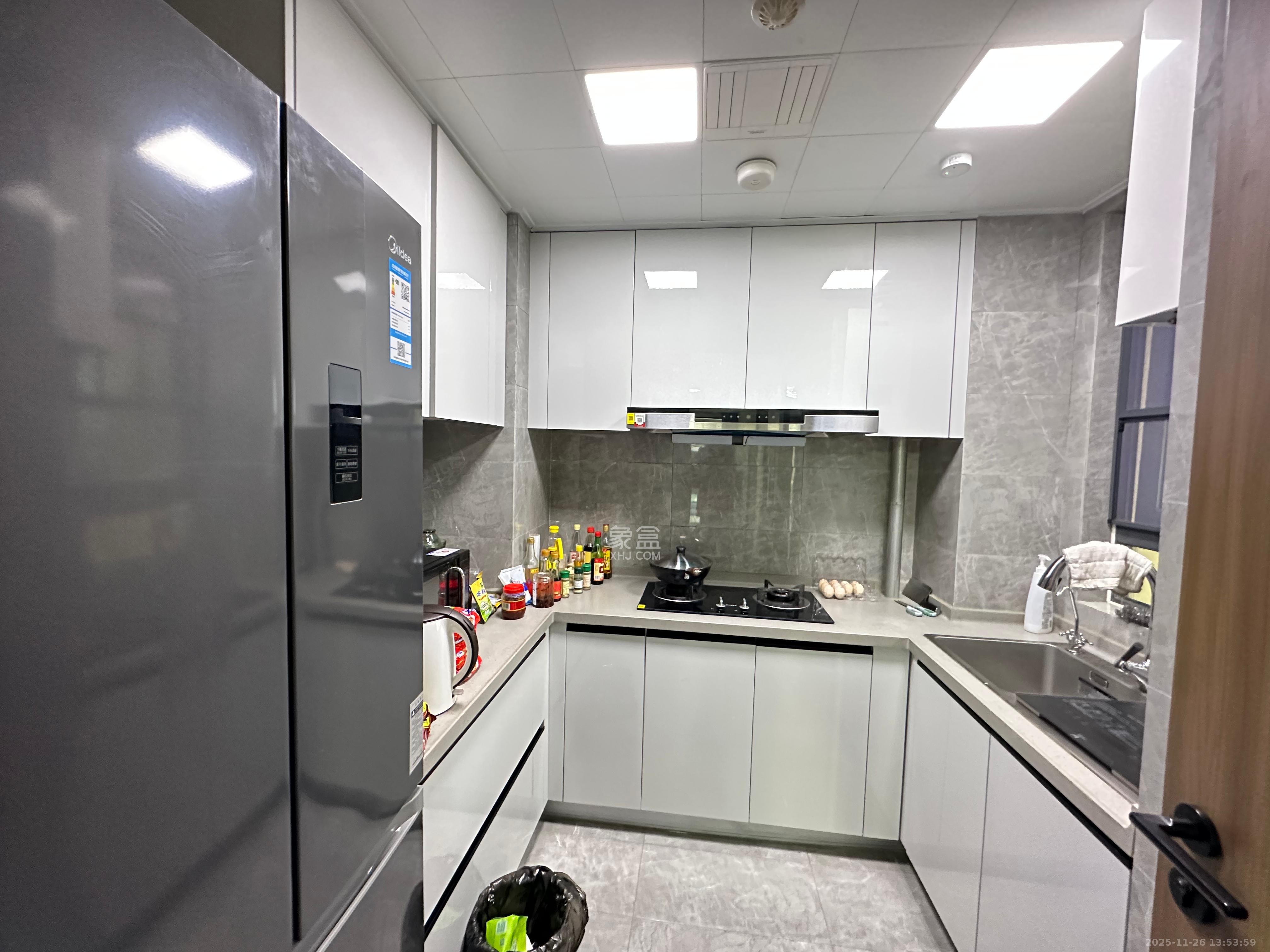 卓越中寰 3室2厅2卫 4500.0元/月 卓越中寰 3室2厅2卫 4500.0元/月室内图