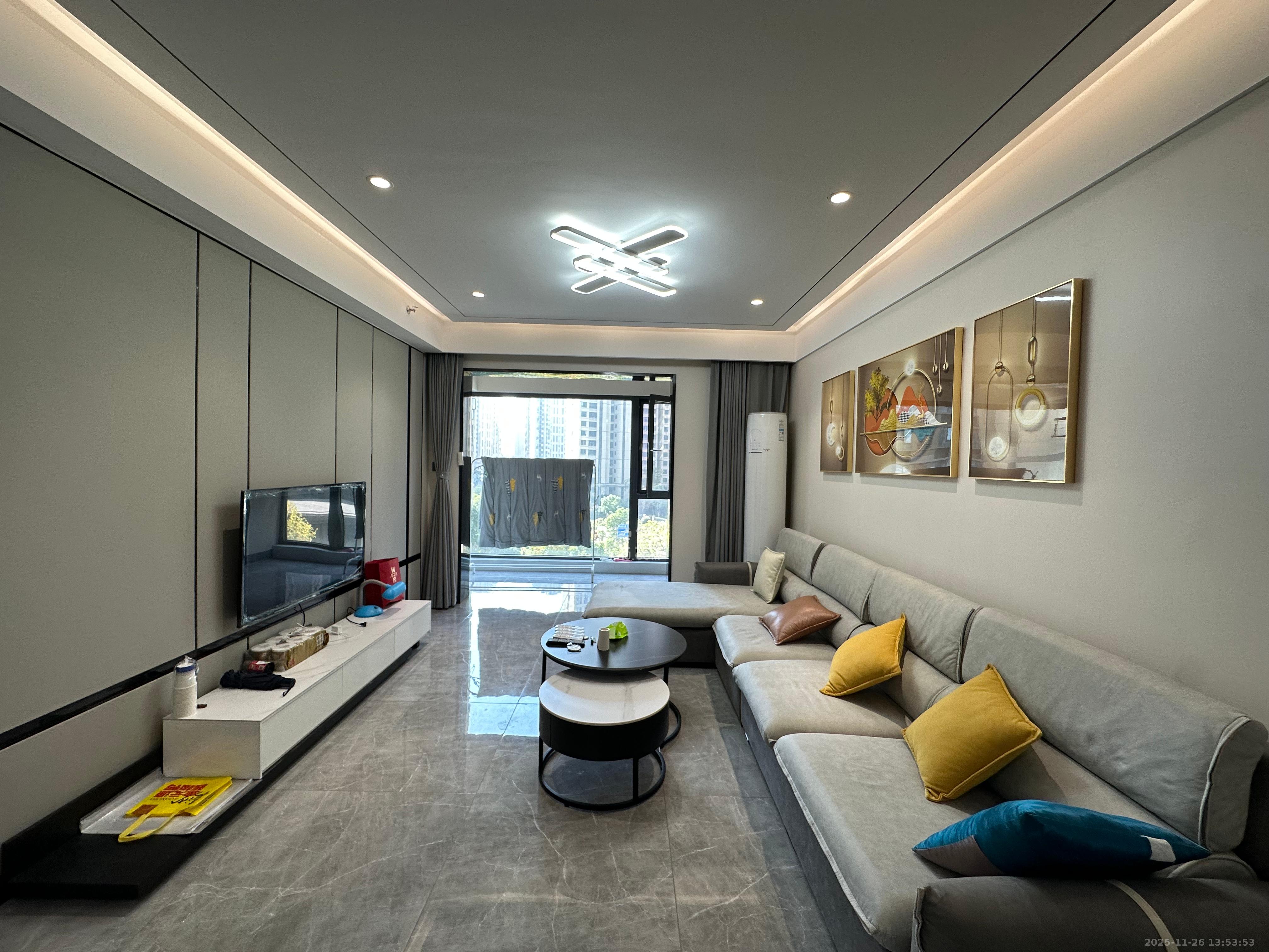 卓越中寰  3室2厅2卫    4500.0元/月