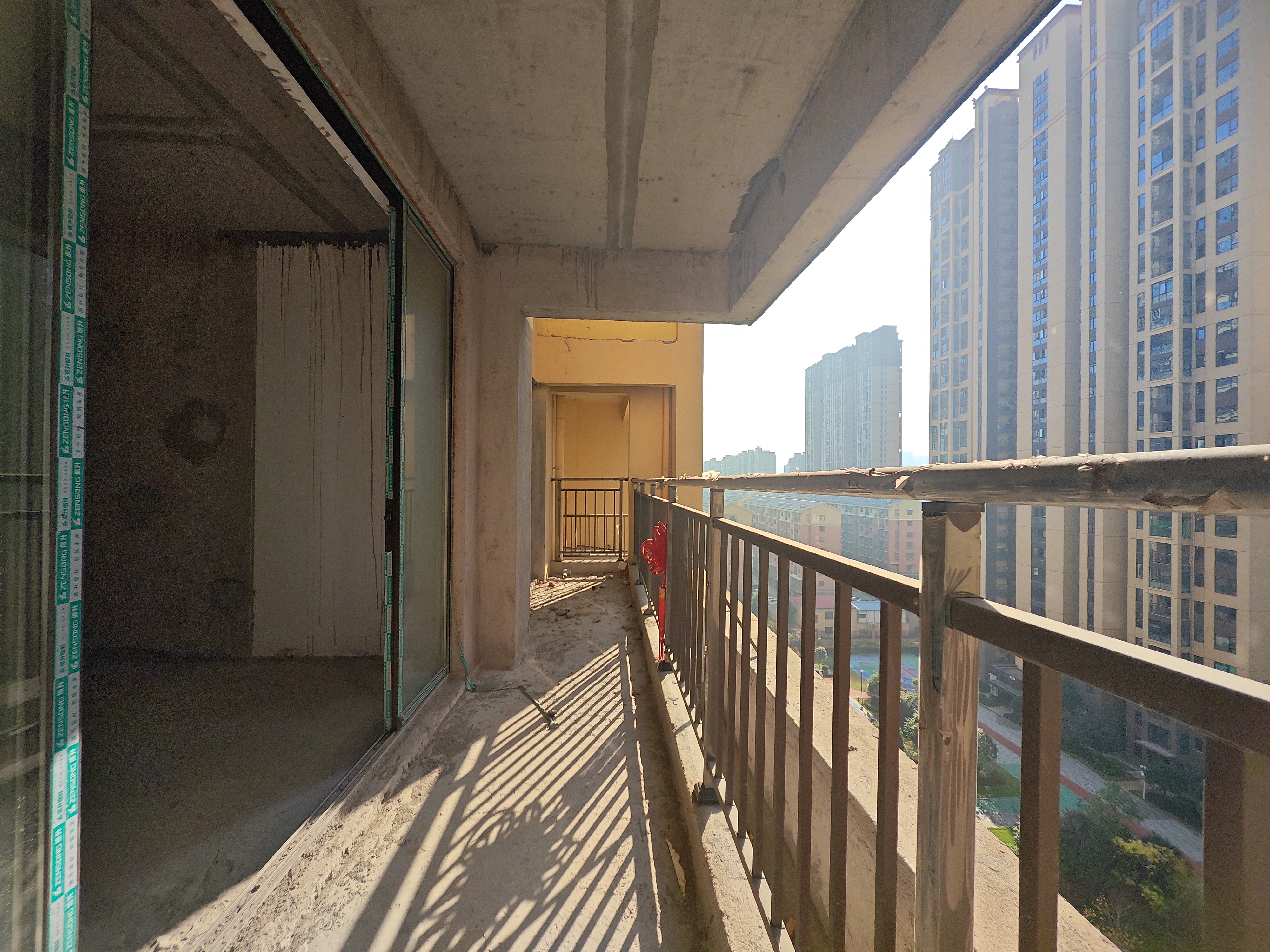 融冠蜜城 4室2厅2卫 85.0万 融冠蜜城 4室2厅2卫 85.0万客厅