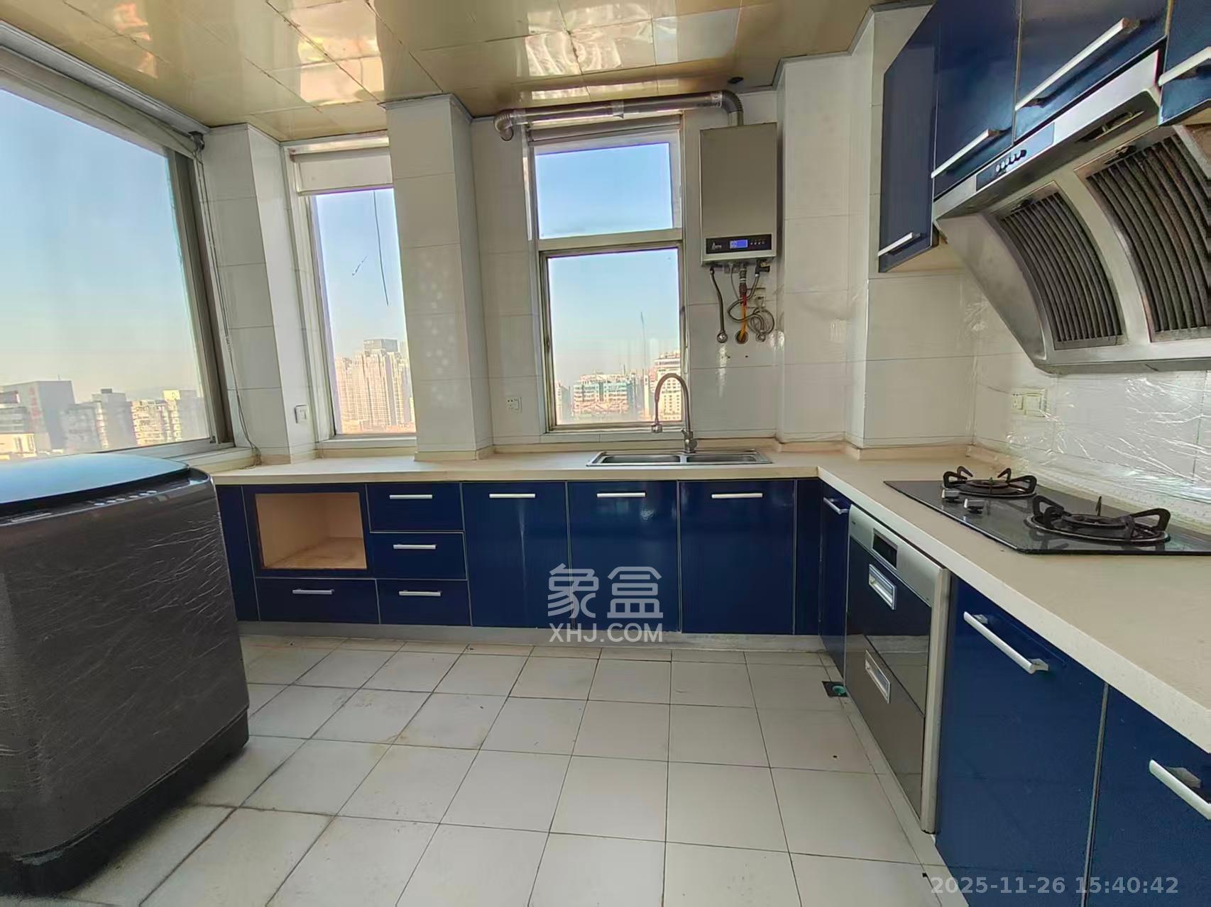 君临国际 3室2厅2卫 5000.0元/月 君临国际 3室2厅2卫 5000.0元/月室内图