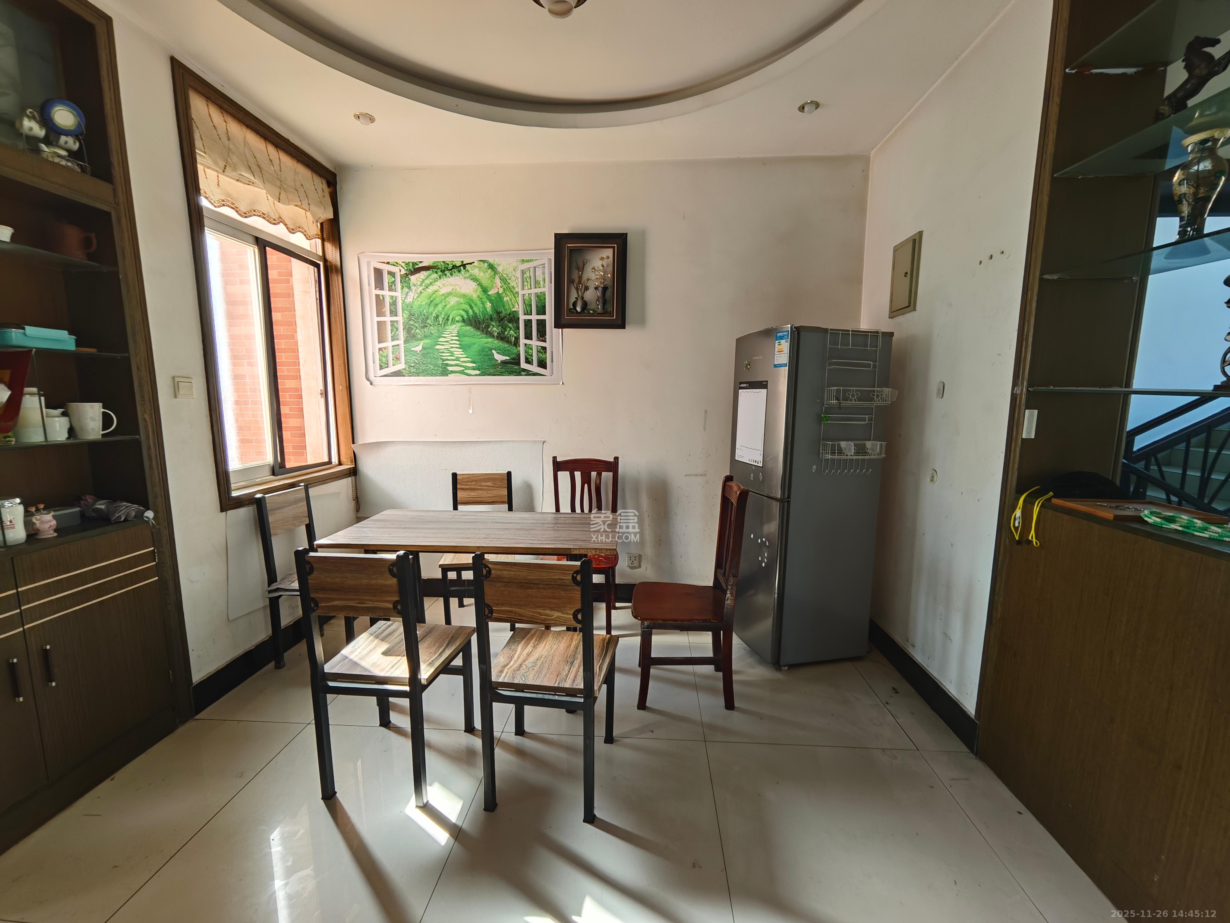 山水人家一二期  3室2厅2卫    1800.0元/月室内图