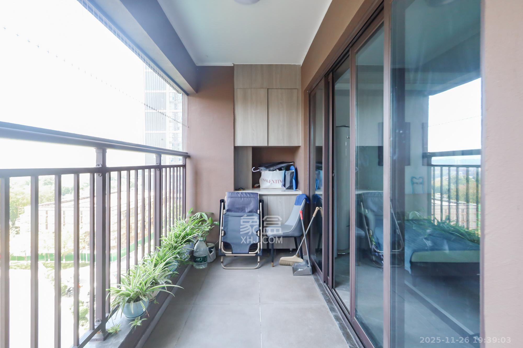 越秀悦湖台  4室2厅2卫    220.0万阳台