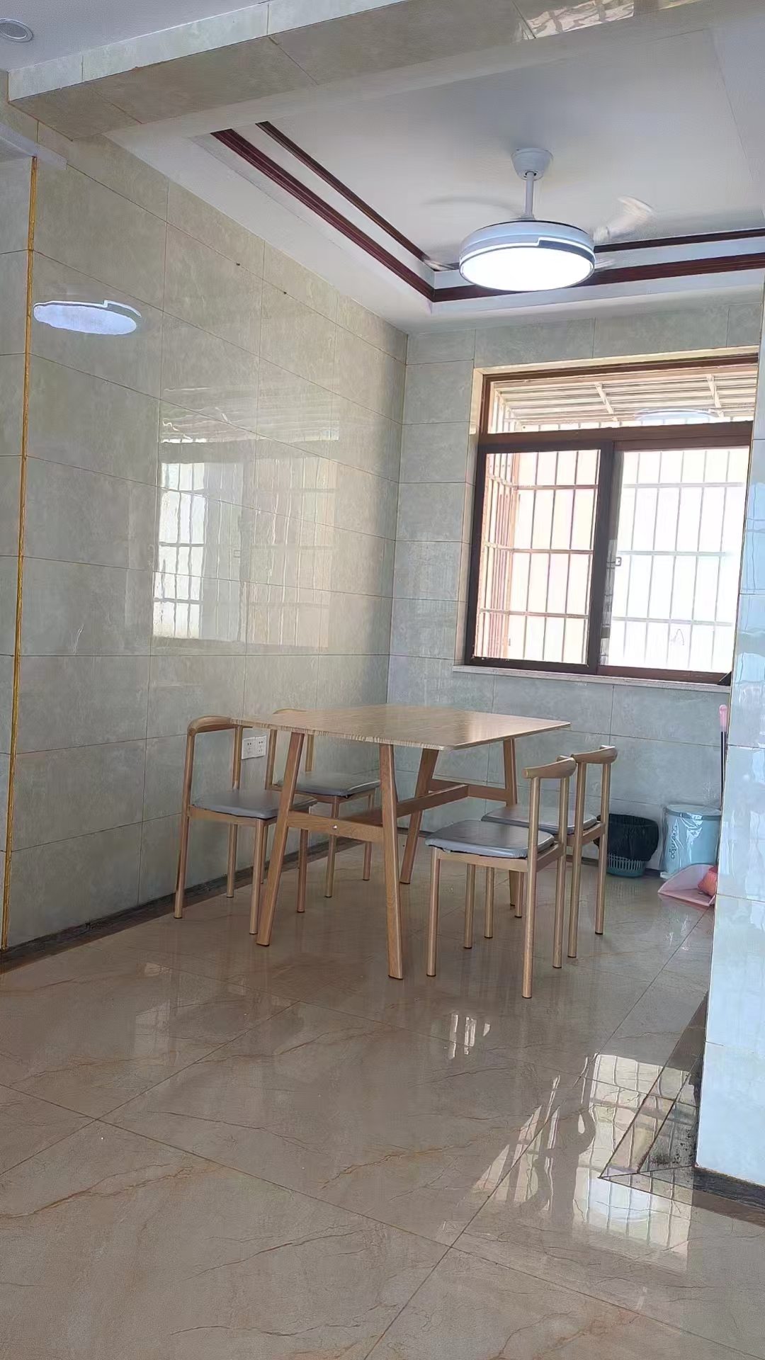 山海苑 3室2厅1卫 2500.0元/月 山海苑 3室2厅1卫 2500.0元/月室内图