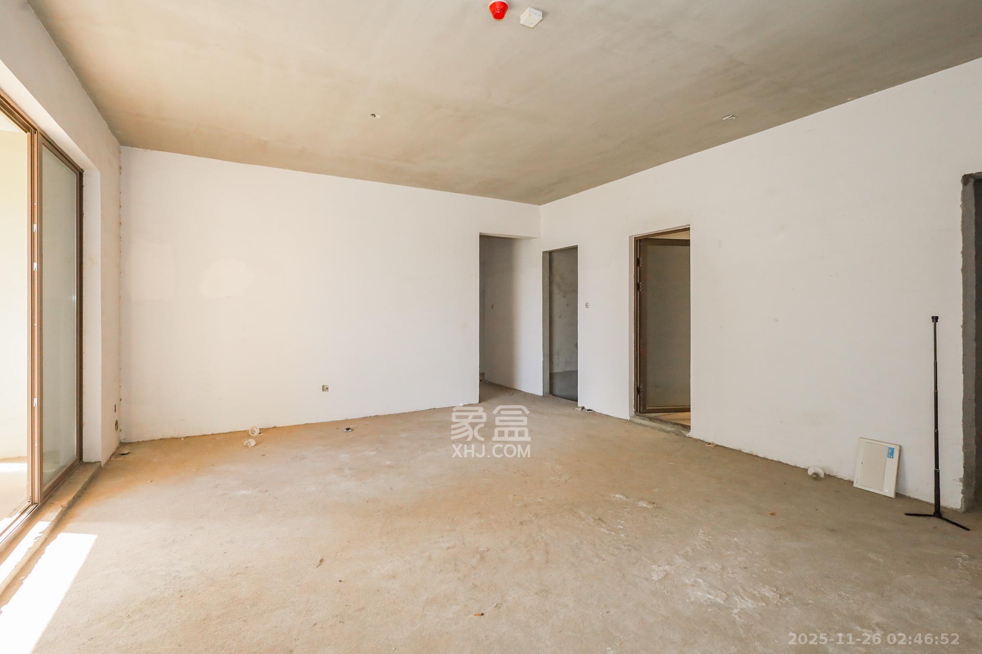 南山雍江汇(滨江国际新城) 4室2厅2卫 220.0万 南山雍江汇(滨江国际新城) 4室2厅2卫 220.0万客厅