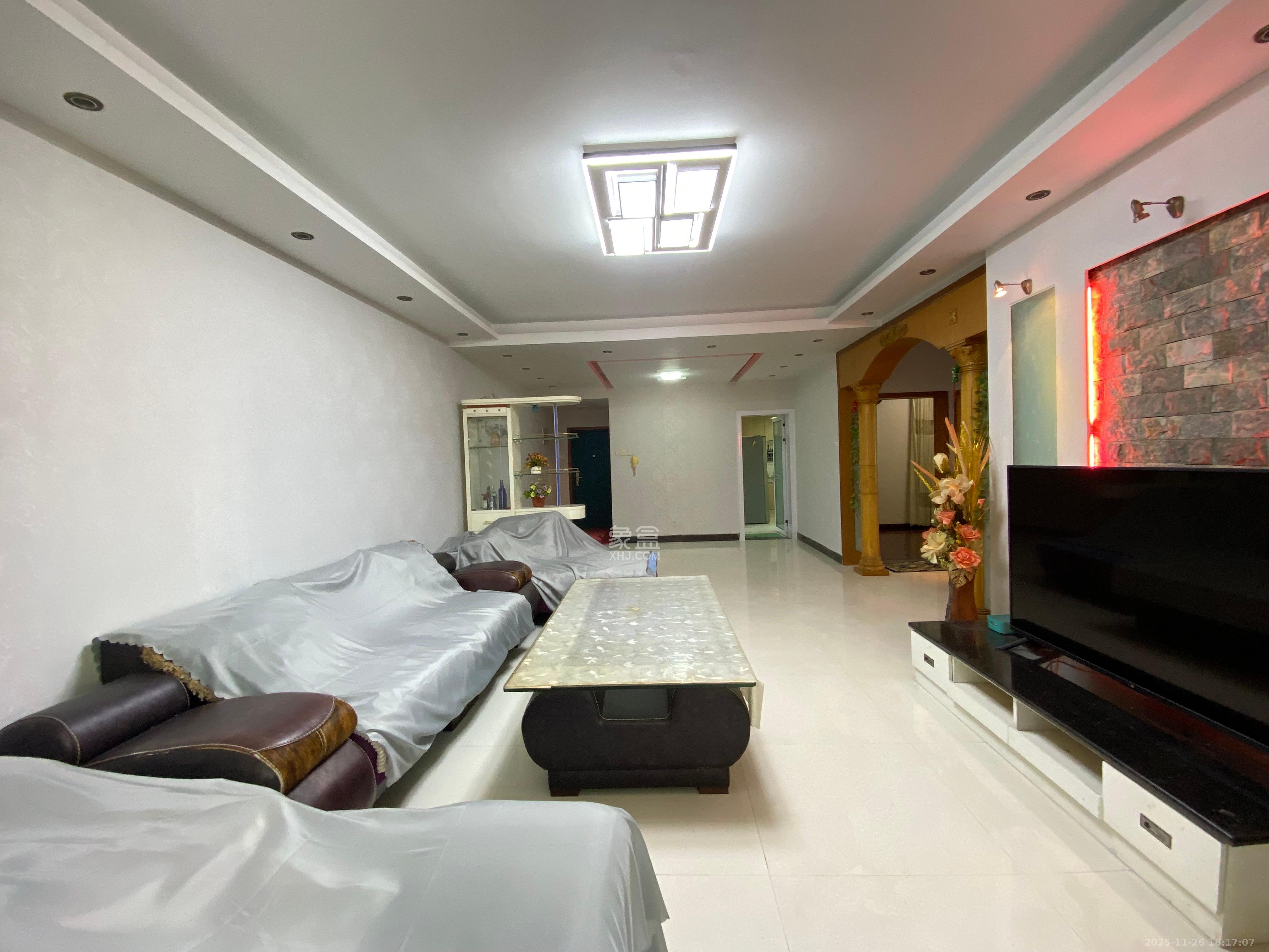 时代天骄  3室2厅2卫    2600.0元/月