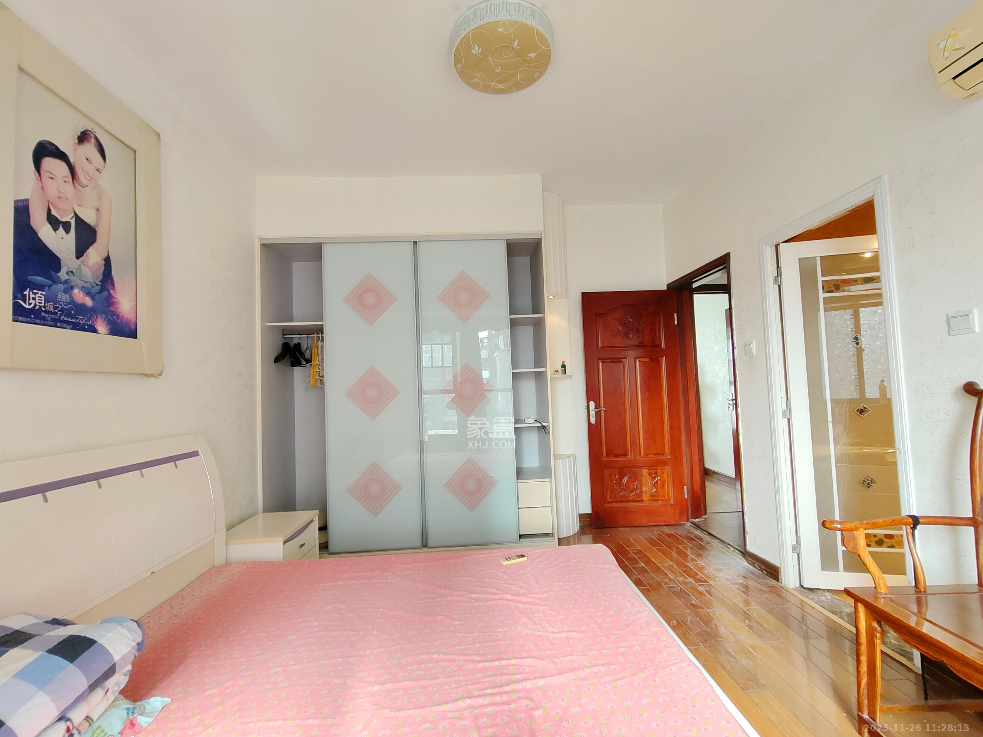 银港水晶城  3室2厅2卫    2800.0元/月