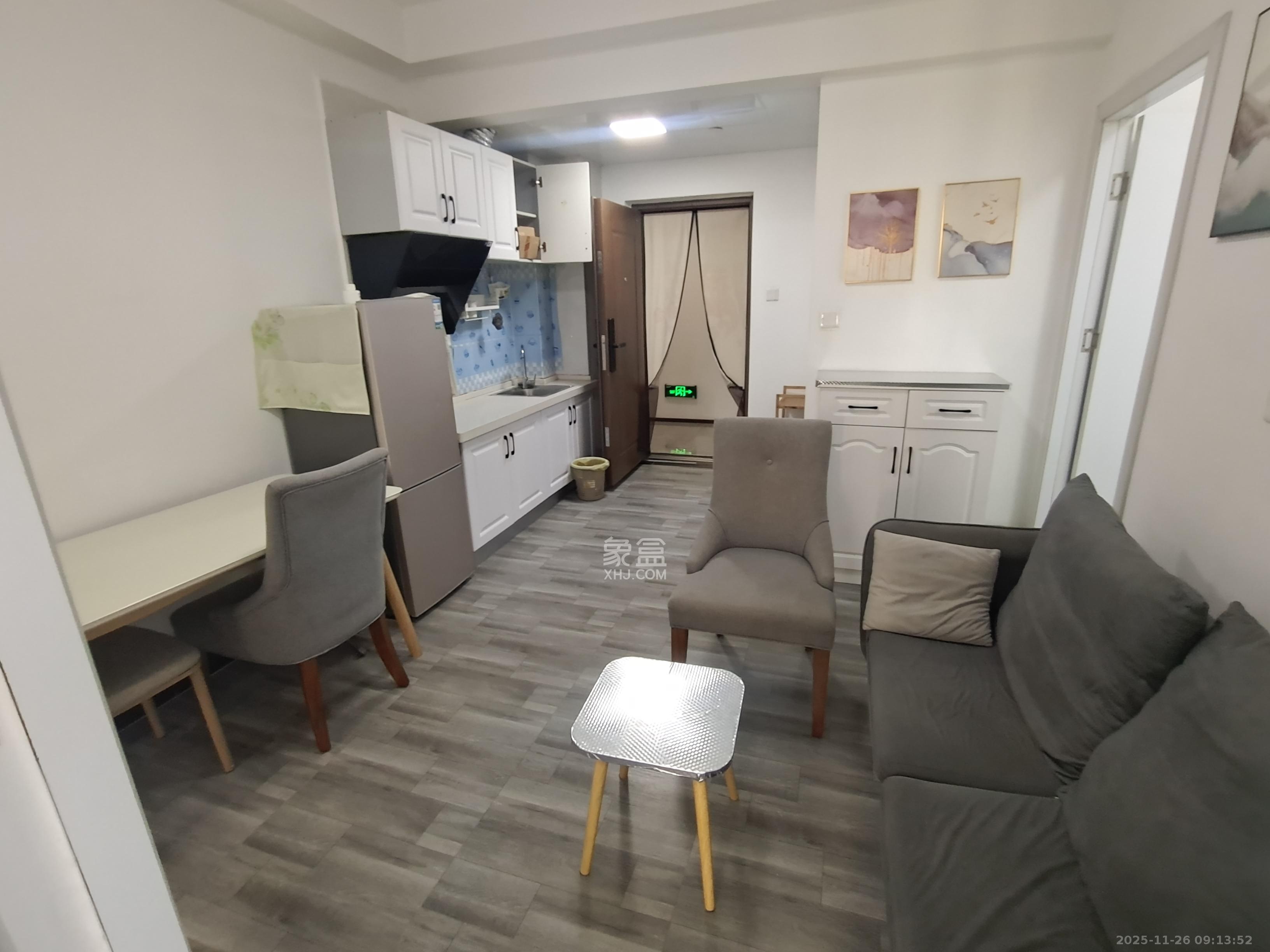 保利香槟国际  2室1厅1卫    1600.0元/月室内图