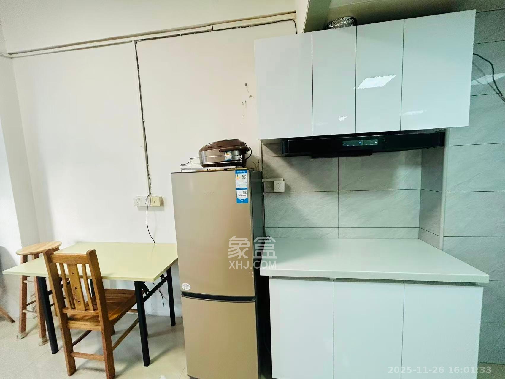 登隆街散盘  1室0厅1卫    1300.0元/月