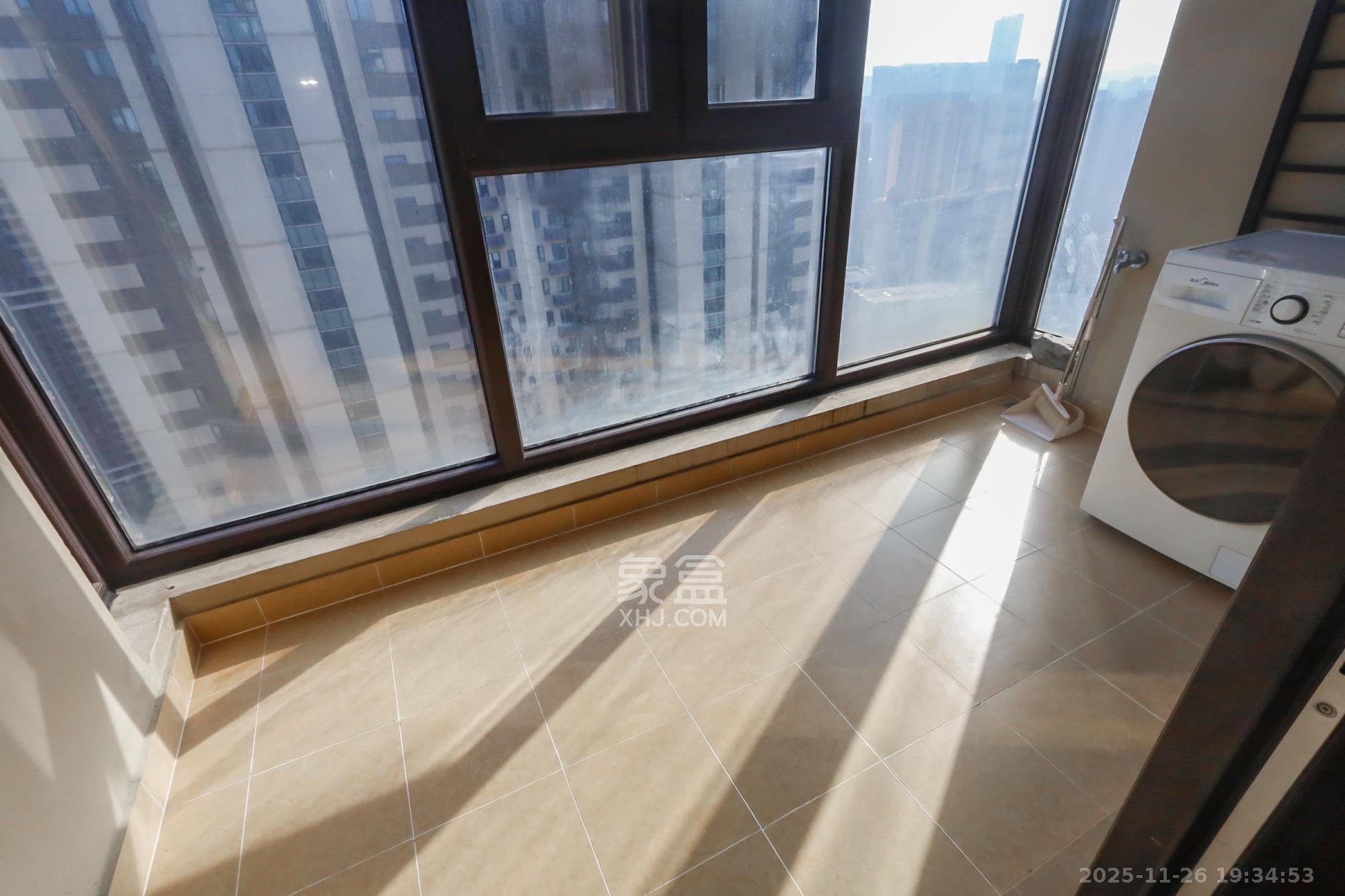 万科里金域国际  3室2厅1卫    159.0万阳台