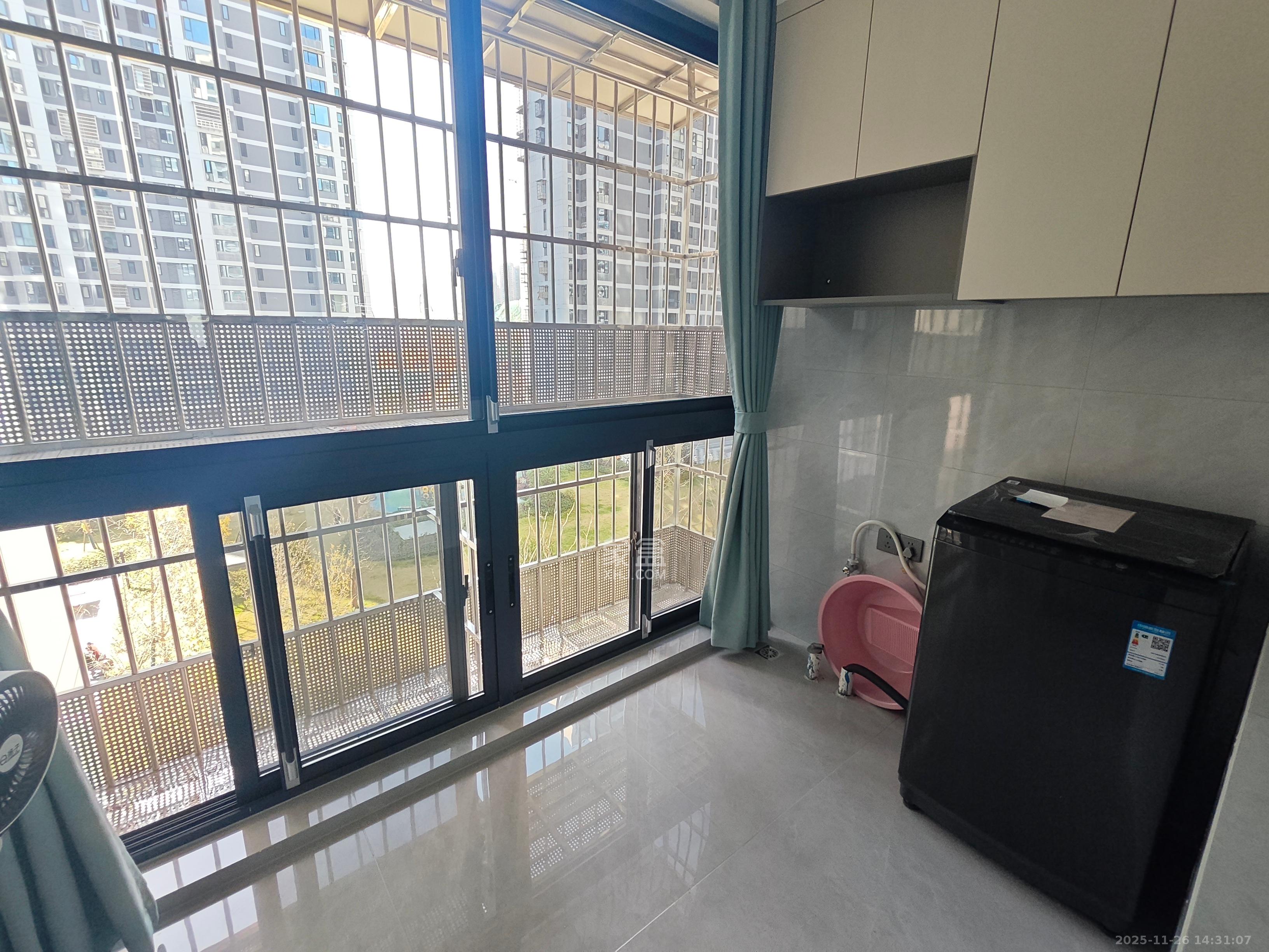 谷山景苑  3室2厅2卫    2300.0元/月室内图