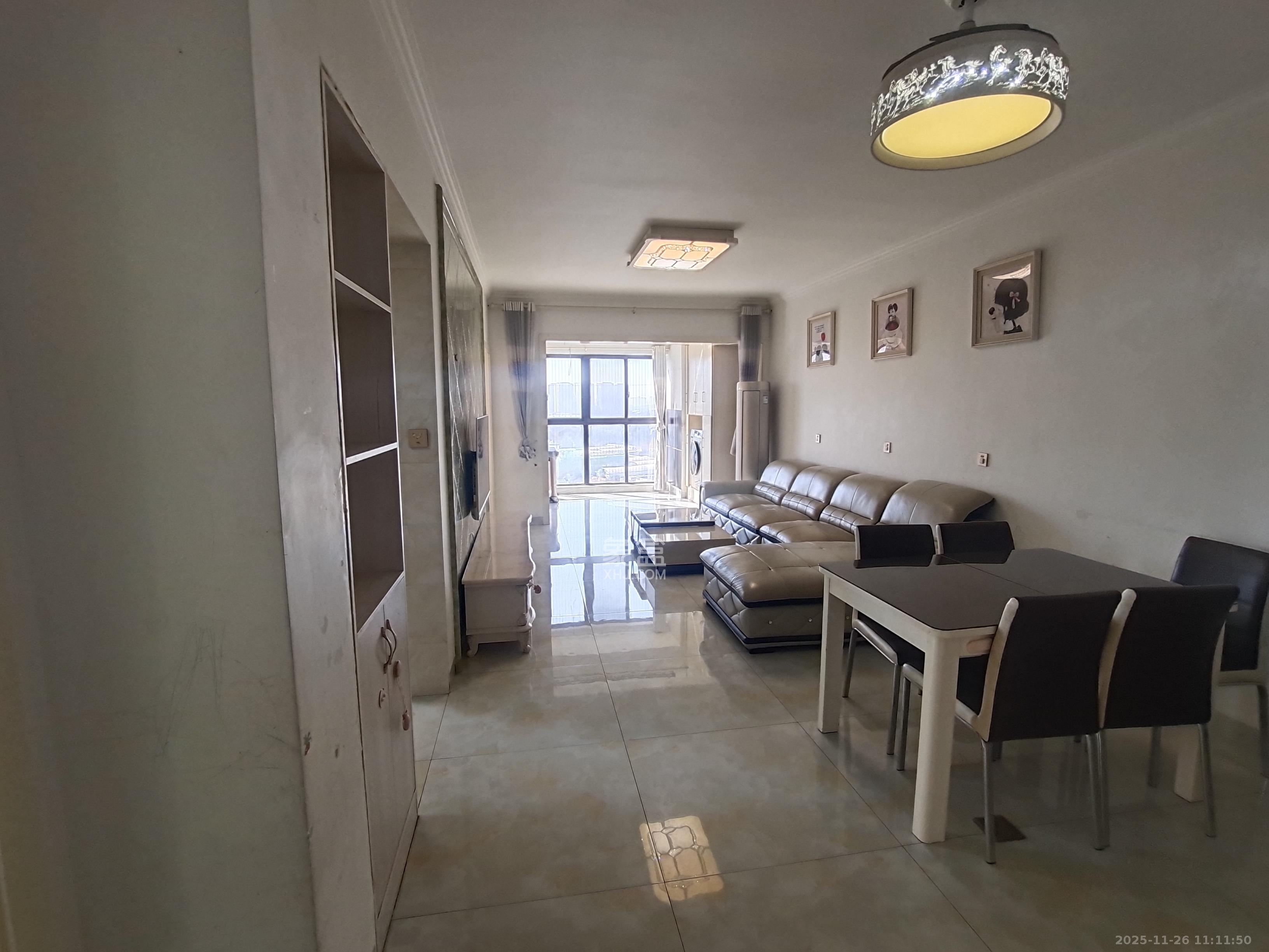 保利香槟国际  3室2厅1卫    2000.0元/月