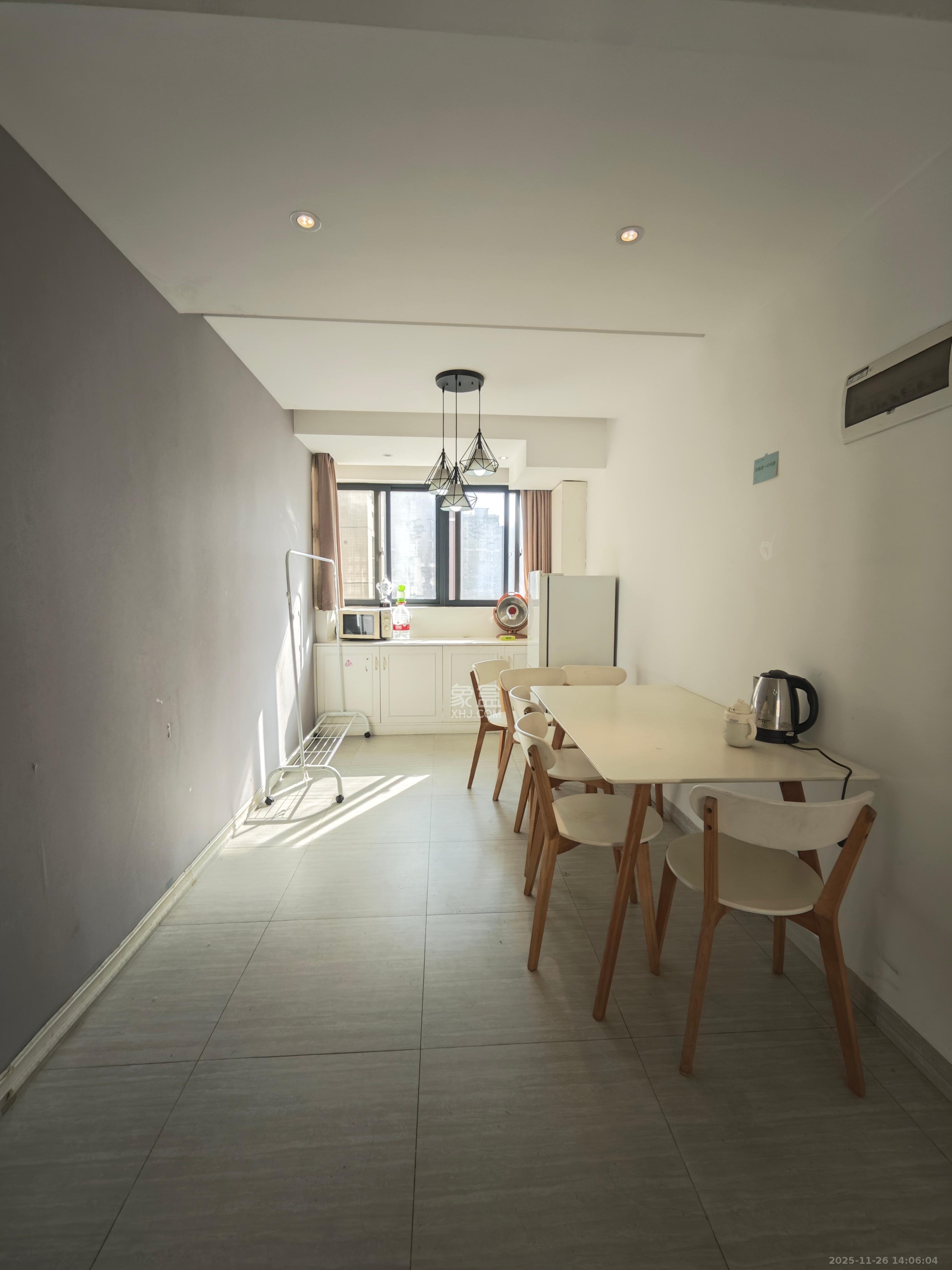 印山蓝色海岸 1室2厅1卫 1800.0元/月 印山蓝色海岸 1室2厅1卫 1800.0元/月室内图