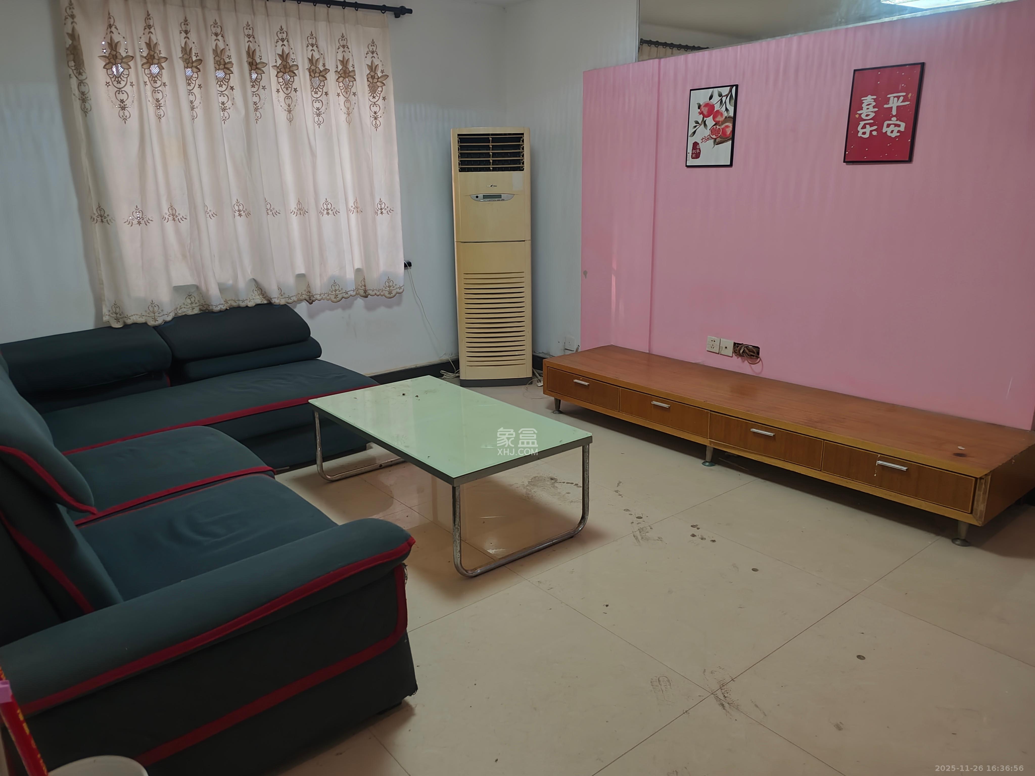 佳园星城  1室2厅1卫    1700.0元/月