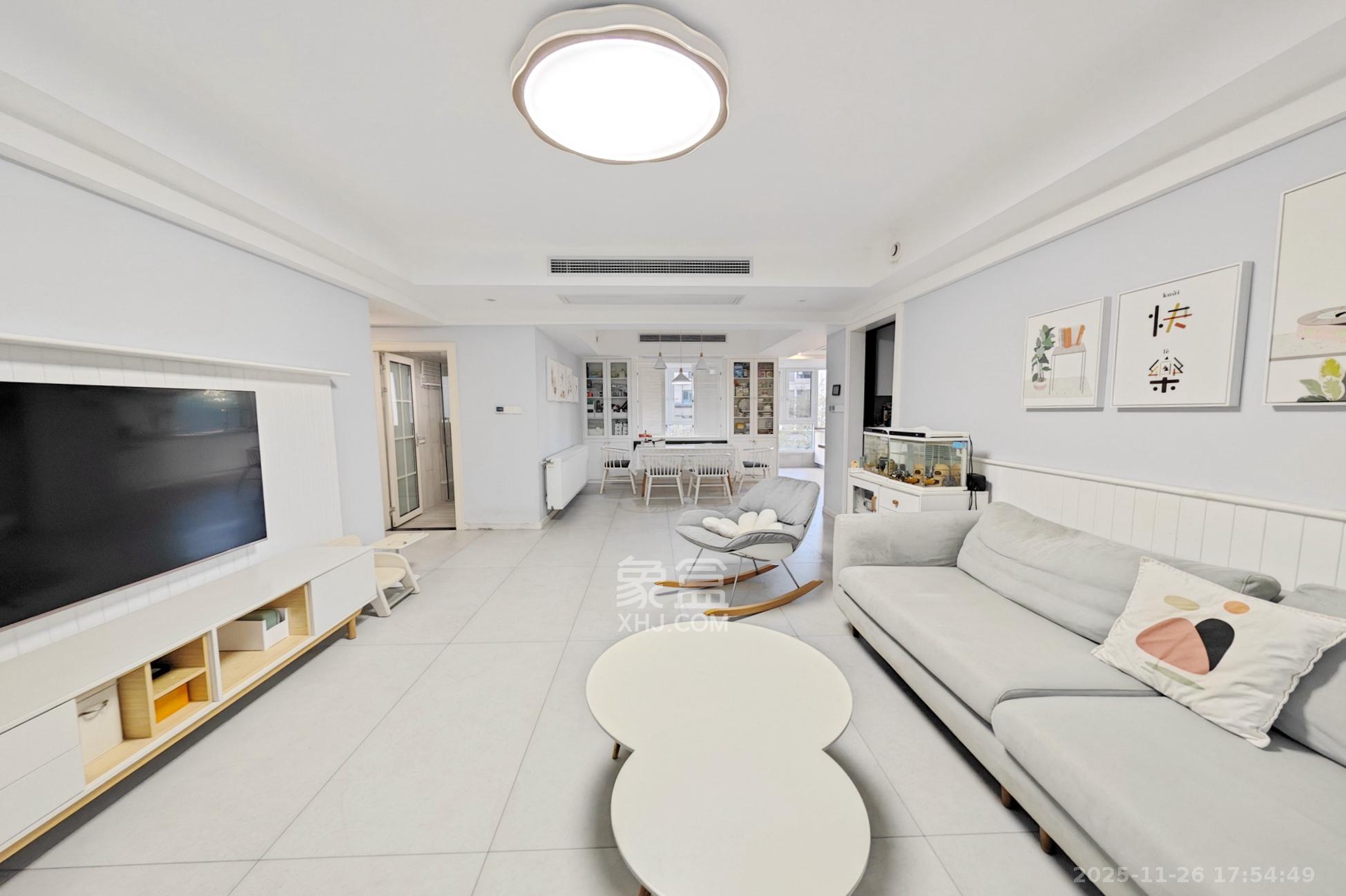 建发中央悦府  4室2厅2卫    189.0万客厅