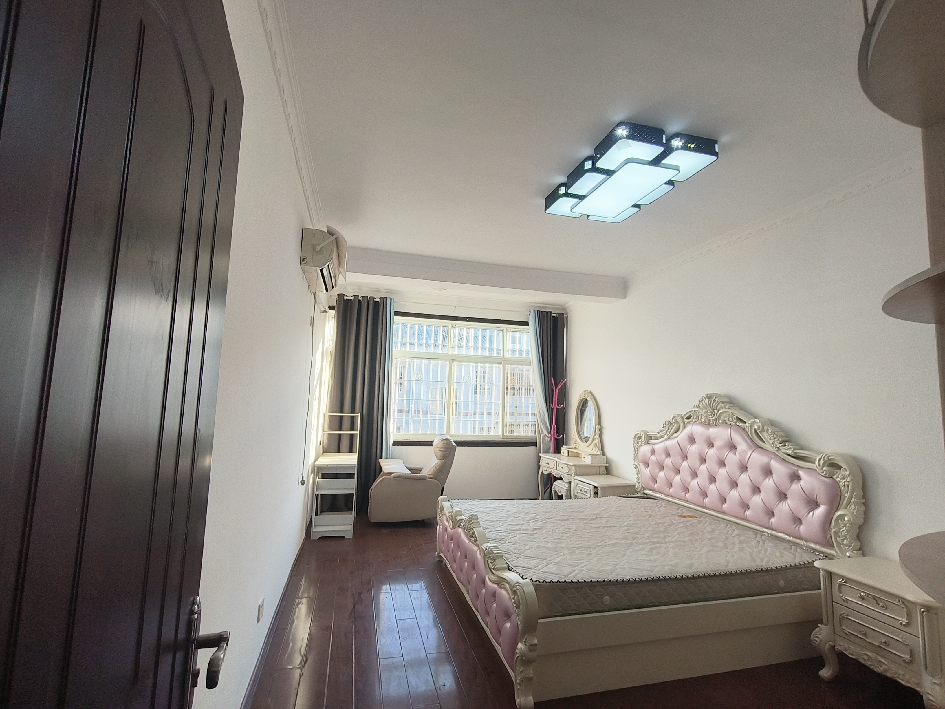 广圆秀之都  3室2厅2卫    29.8万客厅