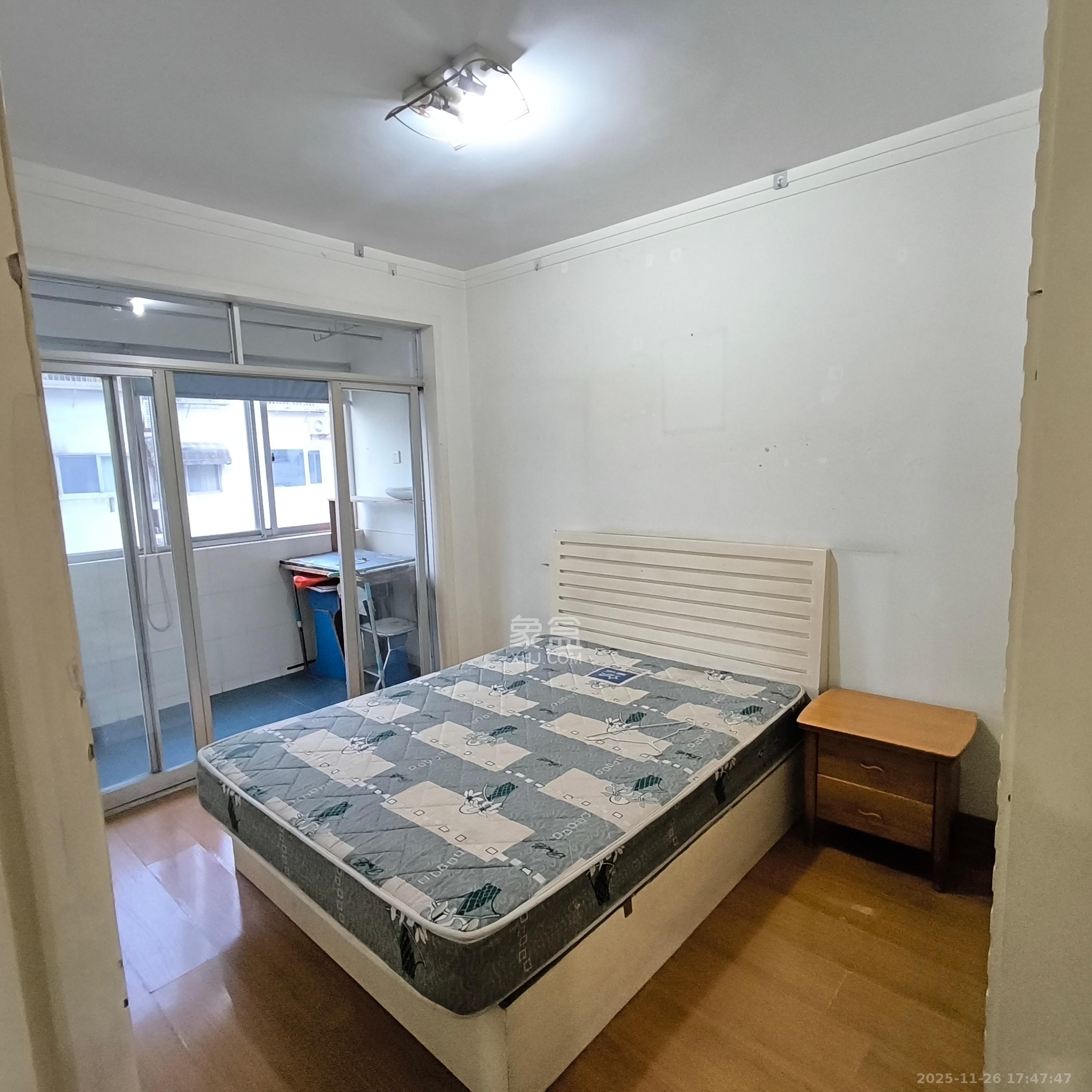 咸嘉新村嘉兴苑 1室2厅1卫 1520.0元/月 咸嘉新村嘉兴苑 1室2厅1卫 1520.0元/月室内图