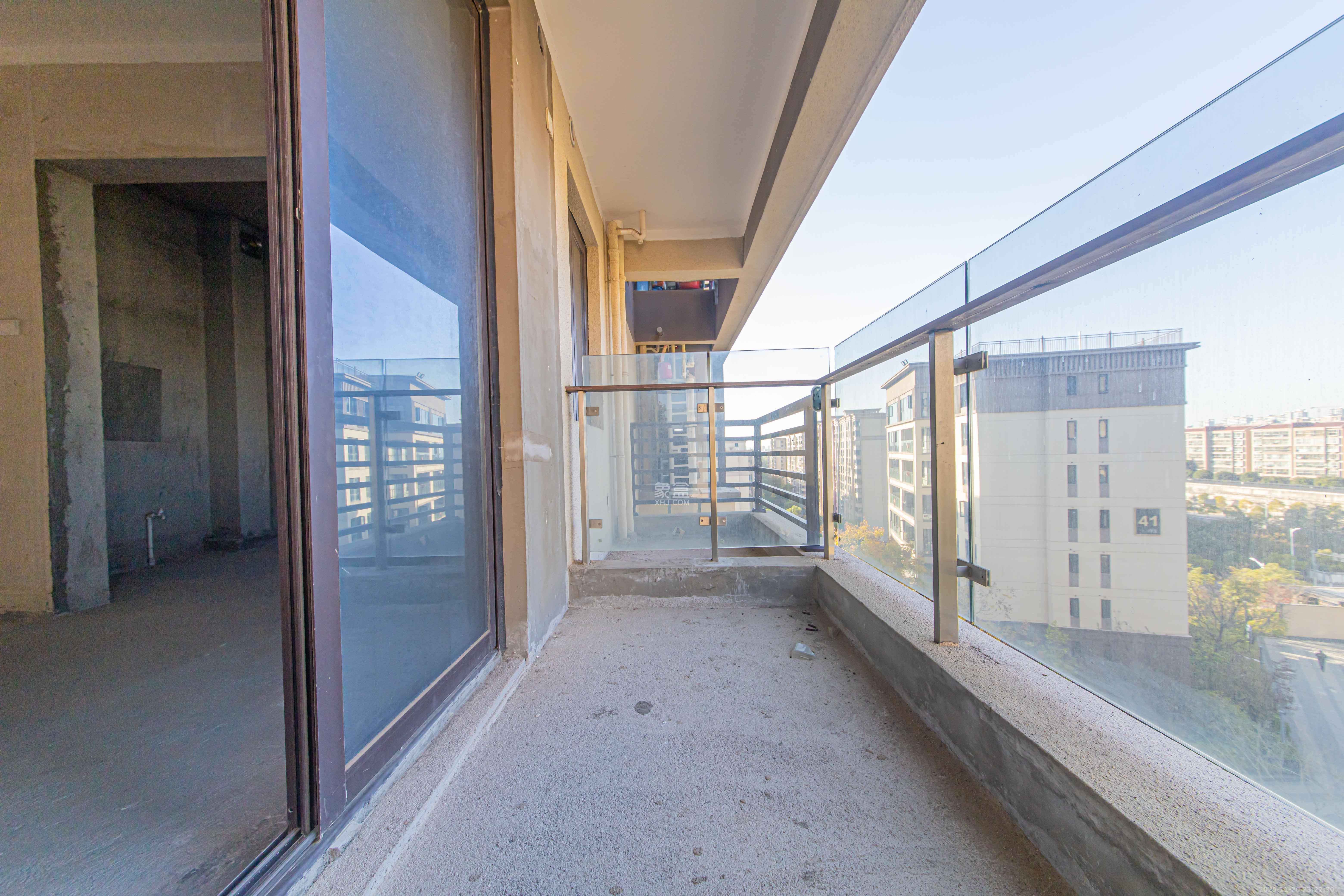 北辰中央公园辰玺洋房区 4室2厅2卫 198.0万 北辰中央公园辰玺洋房区 4室2厅2卫 198.0万阳台