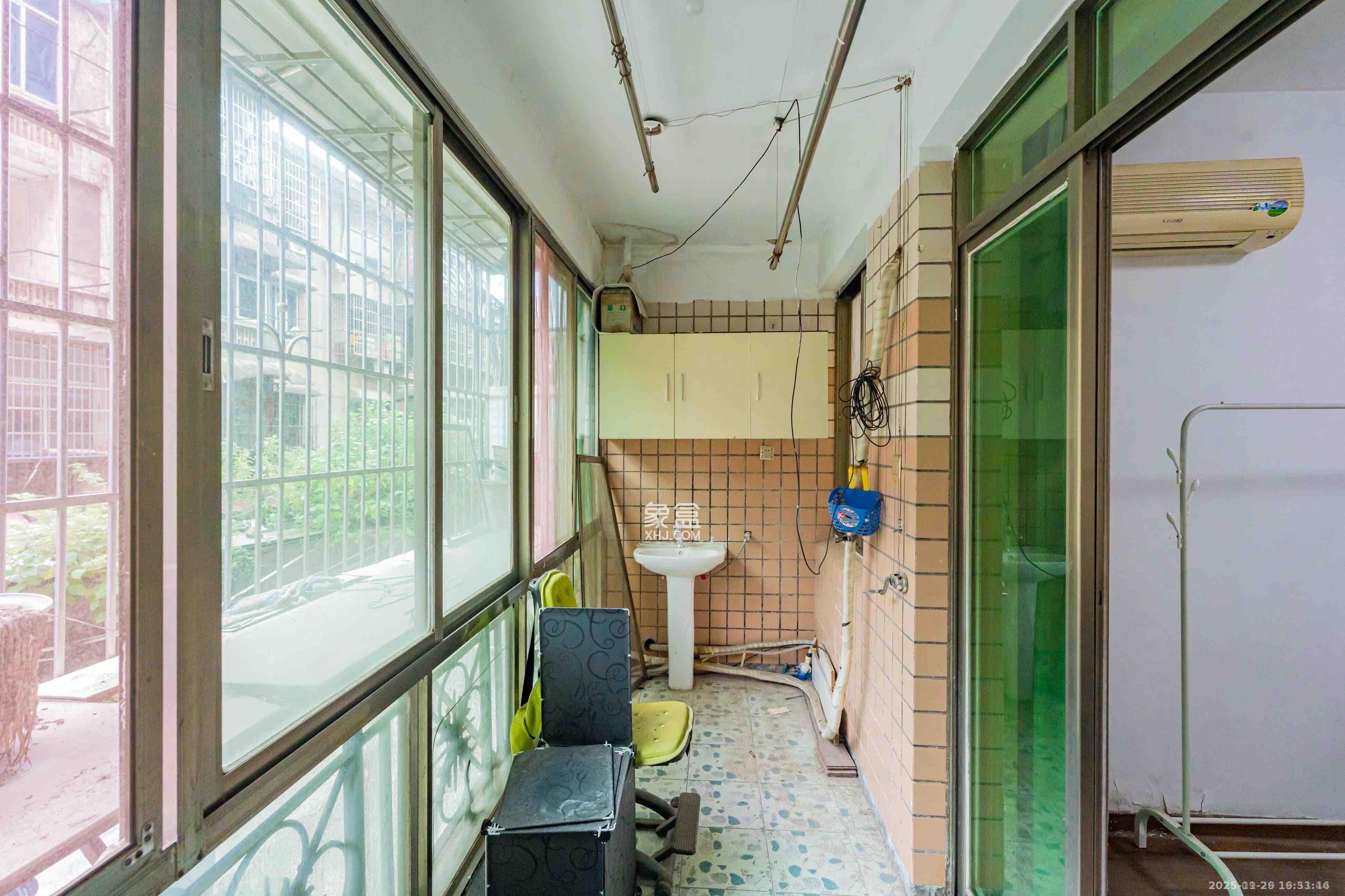 富湘园 3室2厅2卫 2500.0元/月 富湘园 3室2厅2卫 2500.0元/月室内图