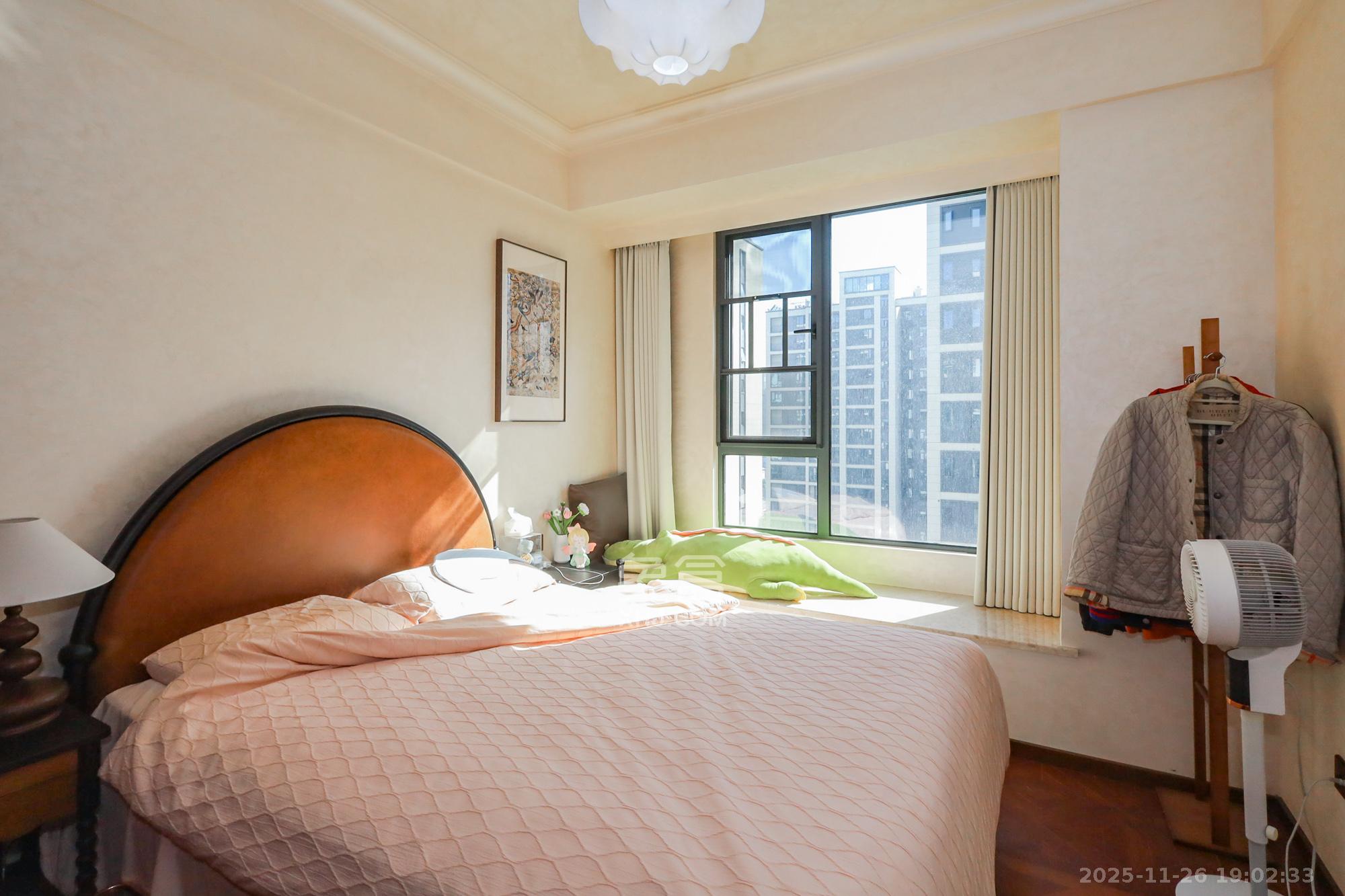 轨道中建麓江府 5室2厅3卫 350.0万 轨道中建麓江府 5室2厅3卫 350.0万卧室