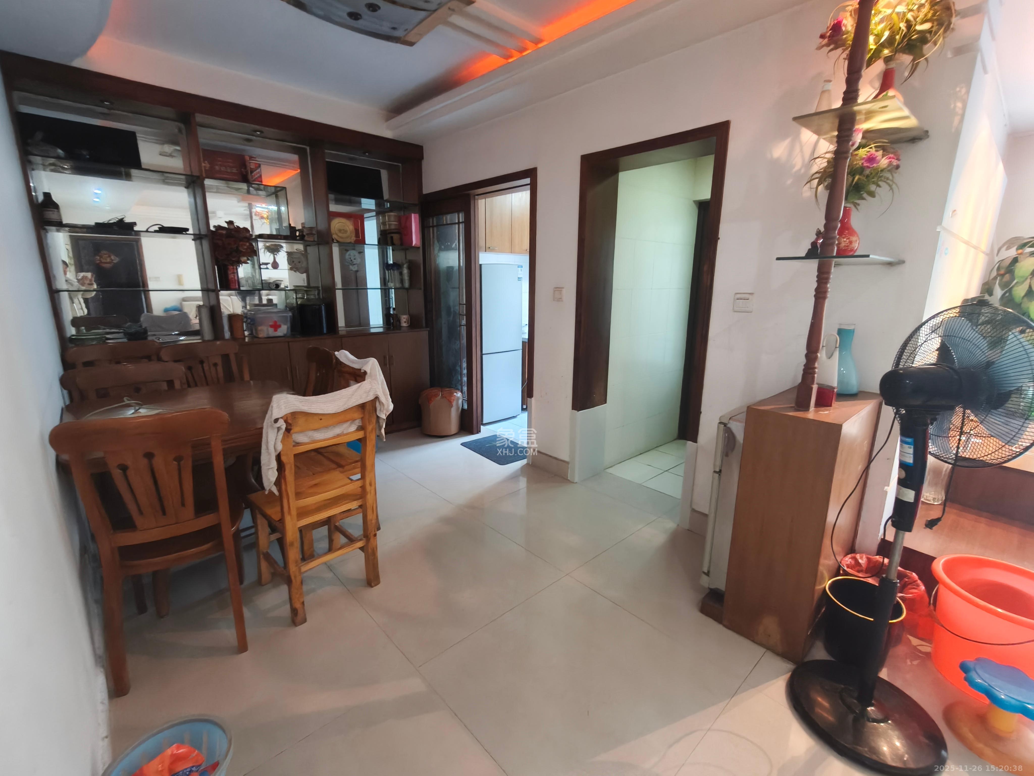 新星小区  3室2厅2卫    2000.0元/月室内图