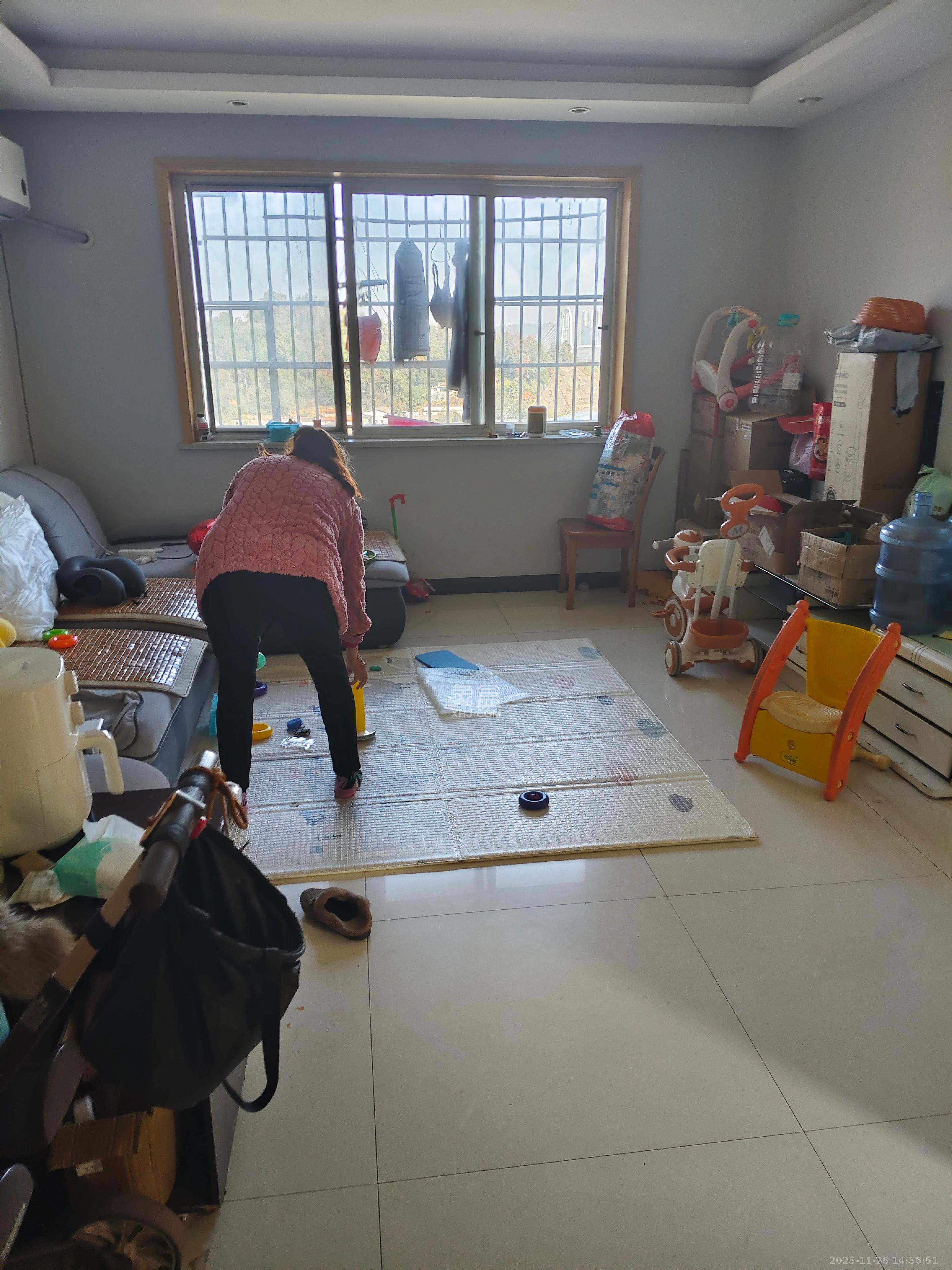 新诚小区  3室2厅1卫    1800.0元/月