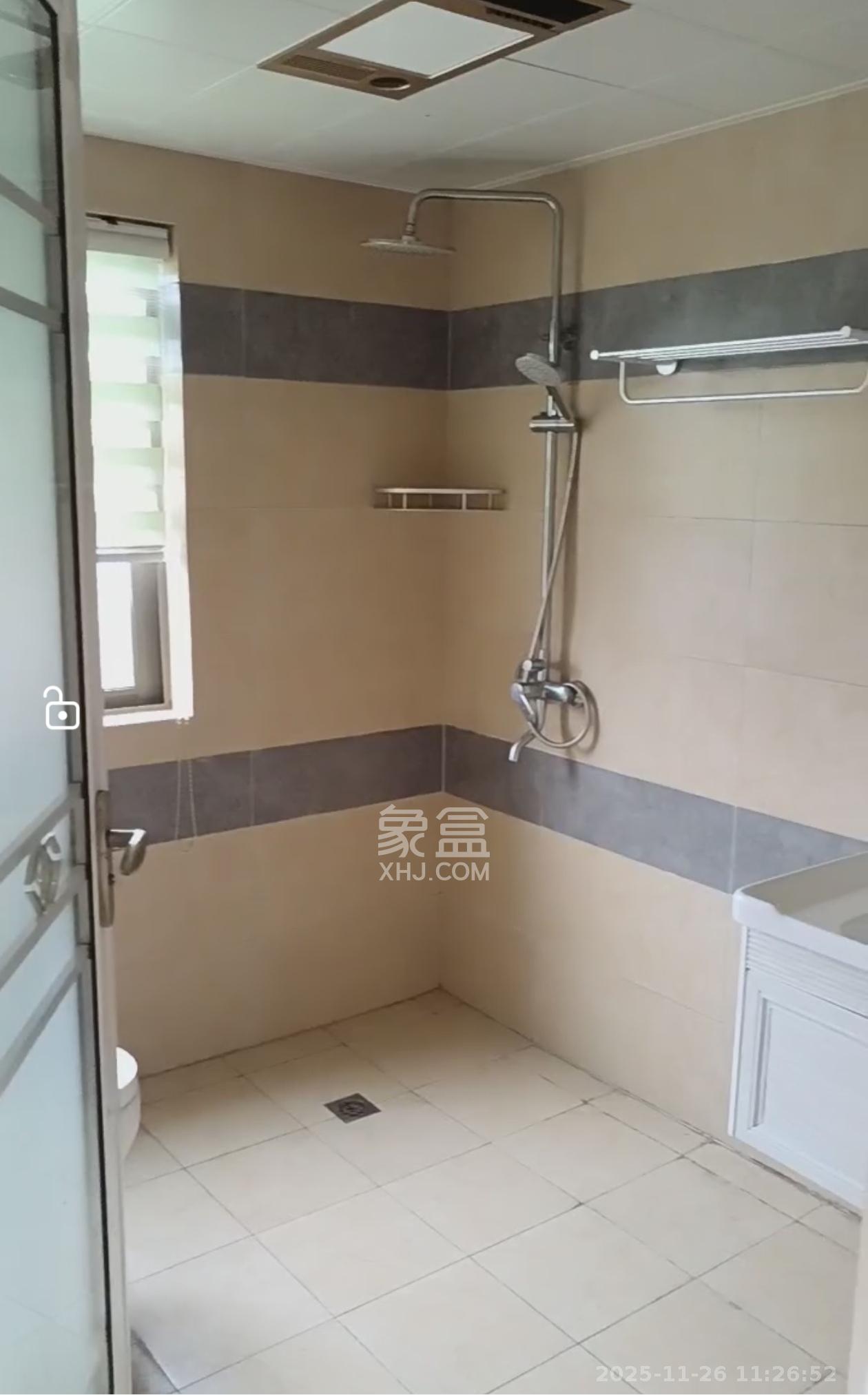 阳光晶城 3室2厅2卫 2300.0元/月 阳光晶城 3室2厅2卫 2300.0元/月室内图