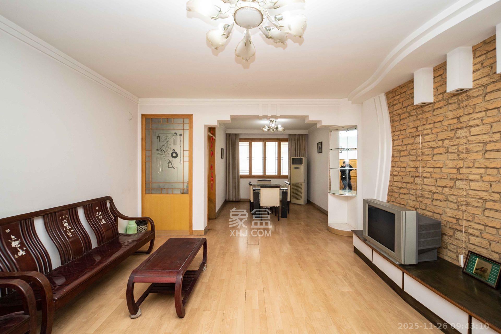 德政园 3室2厅2卫 2000.0元/月 德政园 3室2厅2卫 2000.0元/月室内图