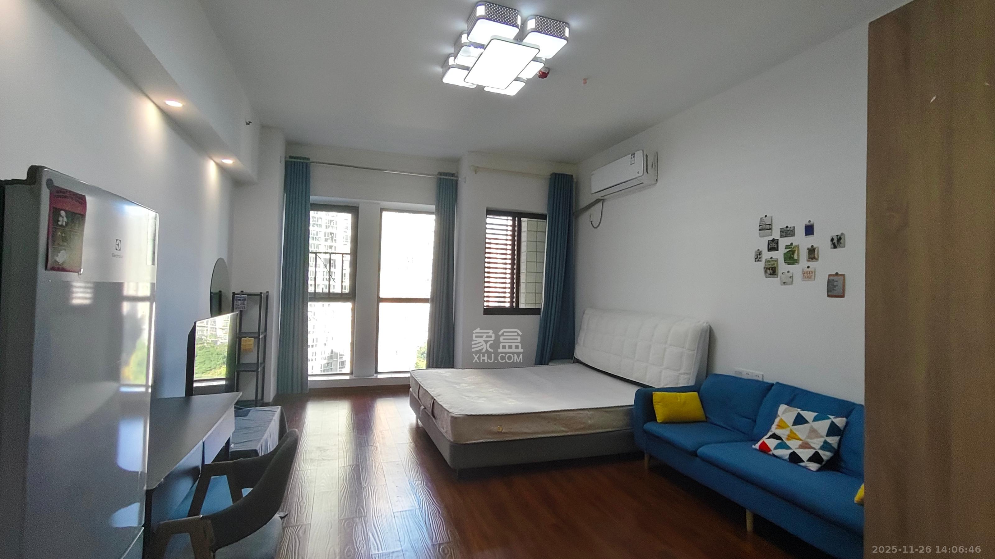 新世界广场  1室1厅1卫    1350.0元/月