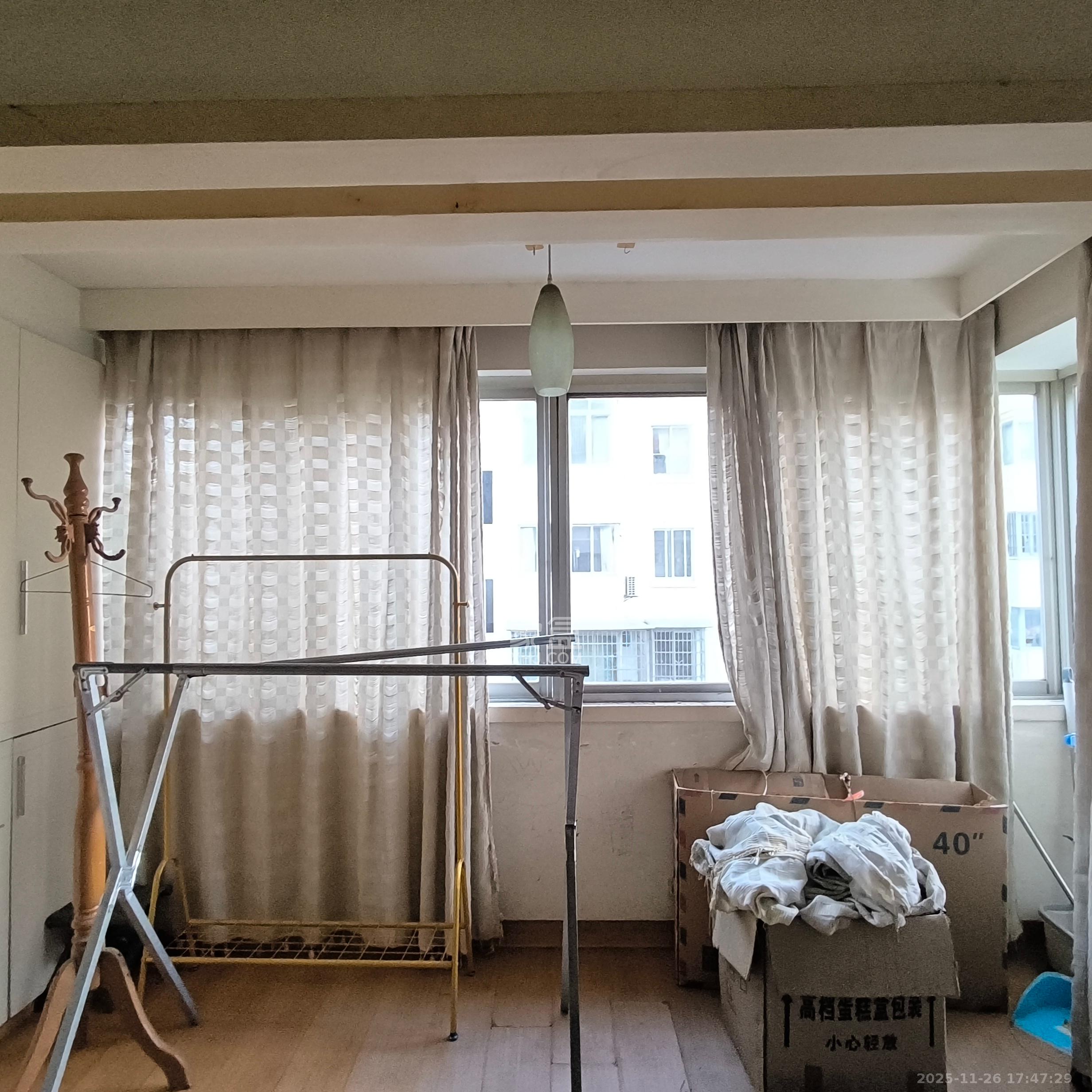 咸嘉新村嘉兴苑  1室2厅1卫    1520.0元/月室内图