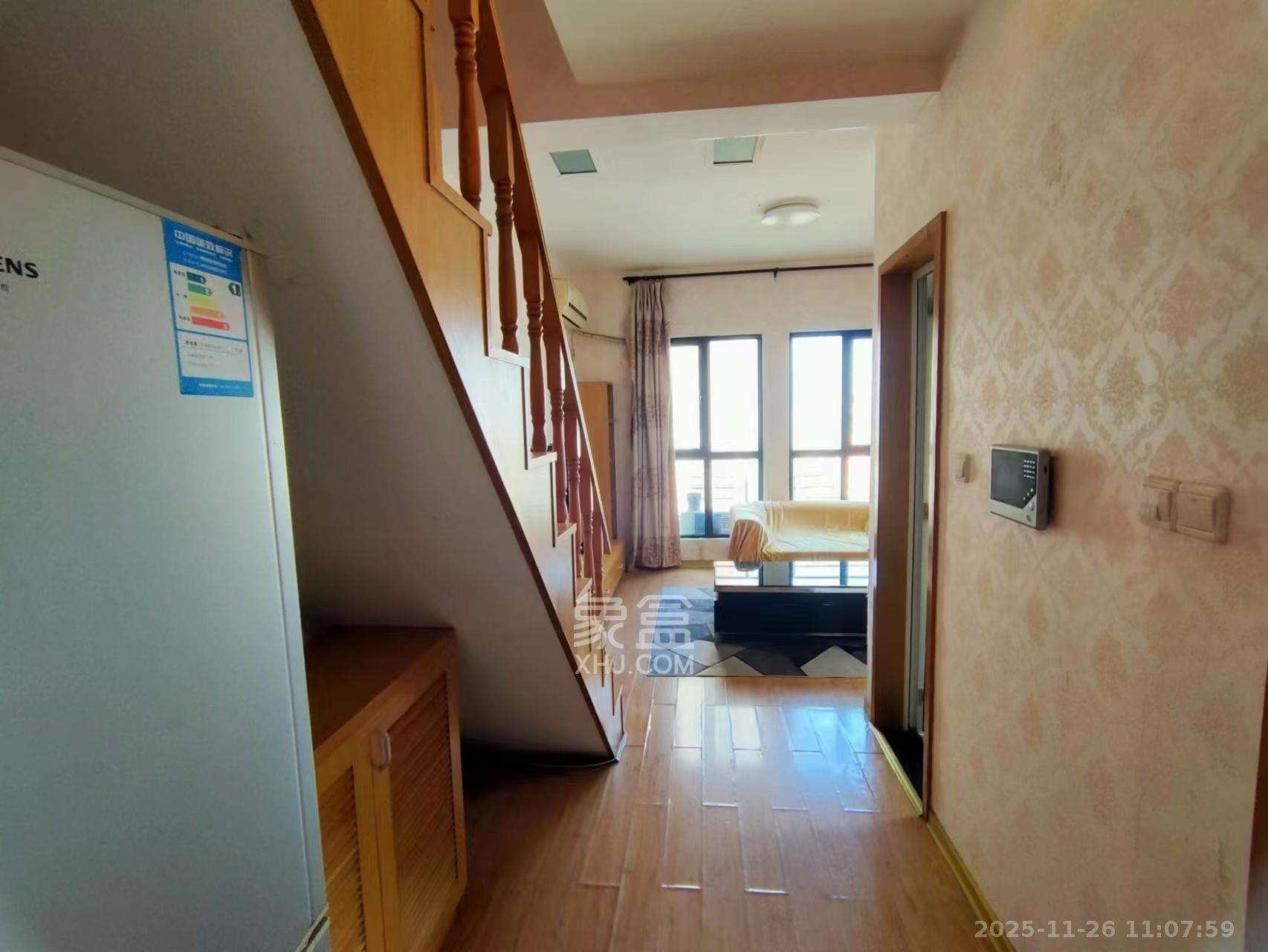 郡原广场  1室1厅1卫    2200.0元/月室内图