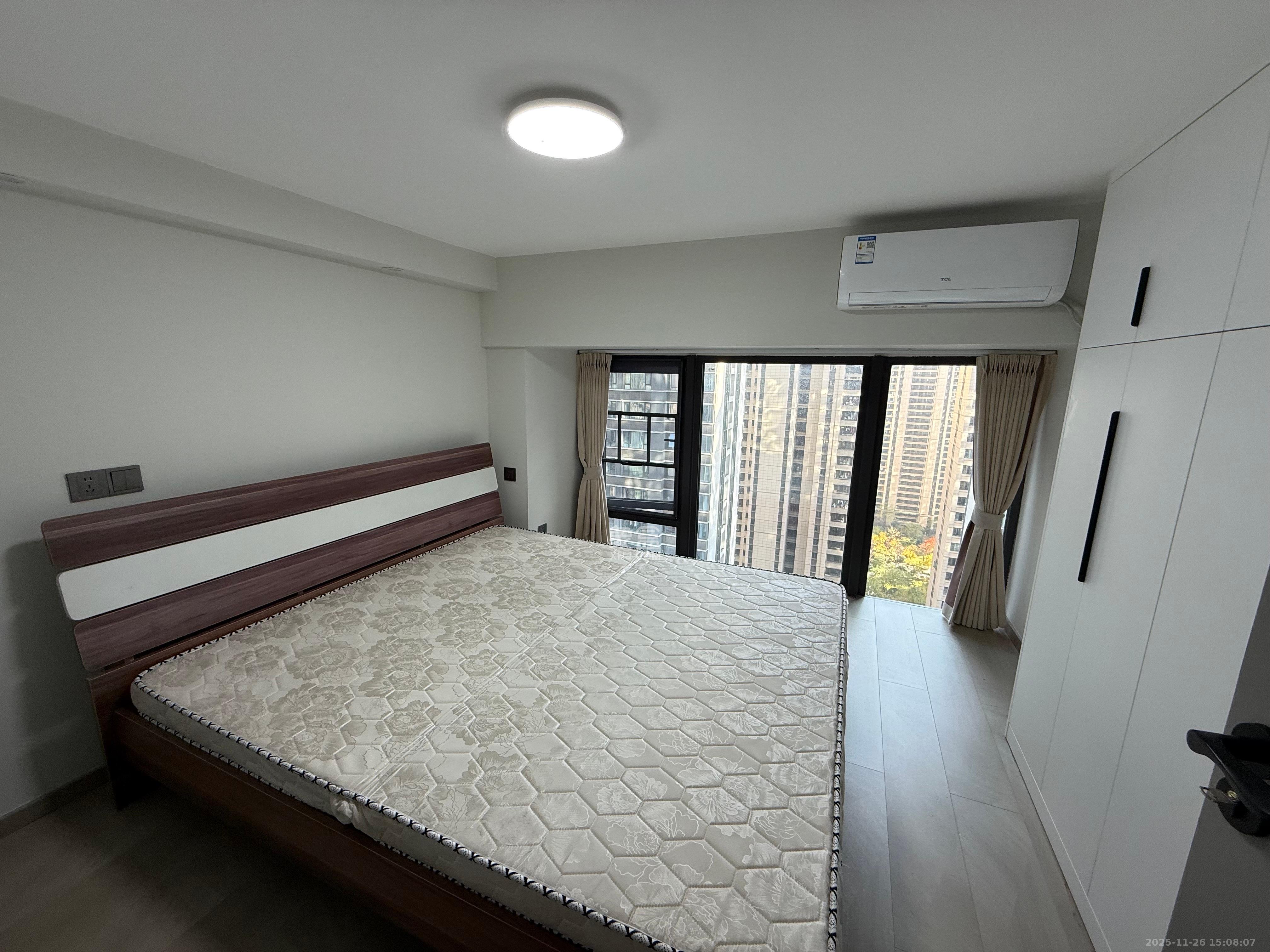 龙湖铂金岛  2室1厅1卫    2300.0元/月室内图