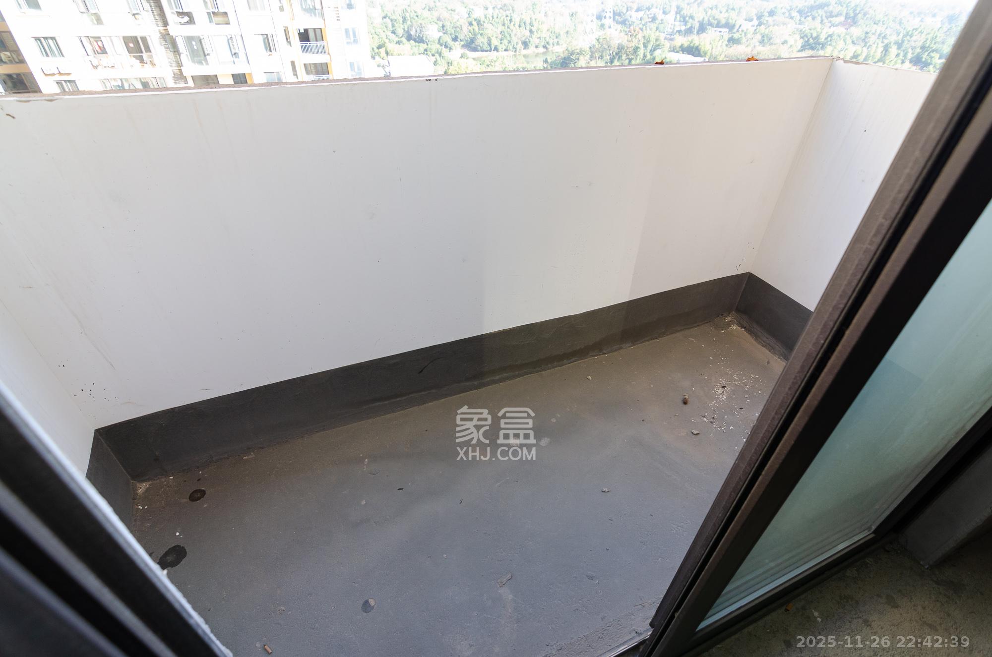 美的翰城 3室2厅2卫 55.0万 美的翰城 3室2厅2卫 55.0万阳台