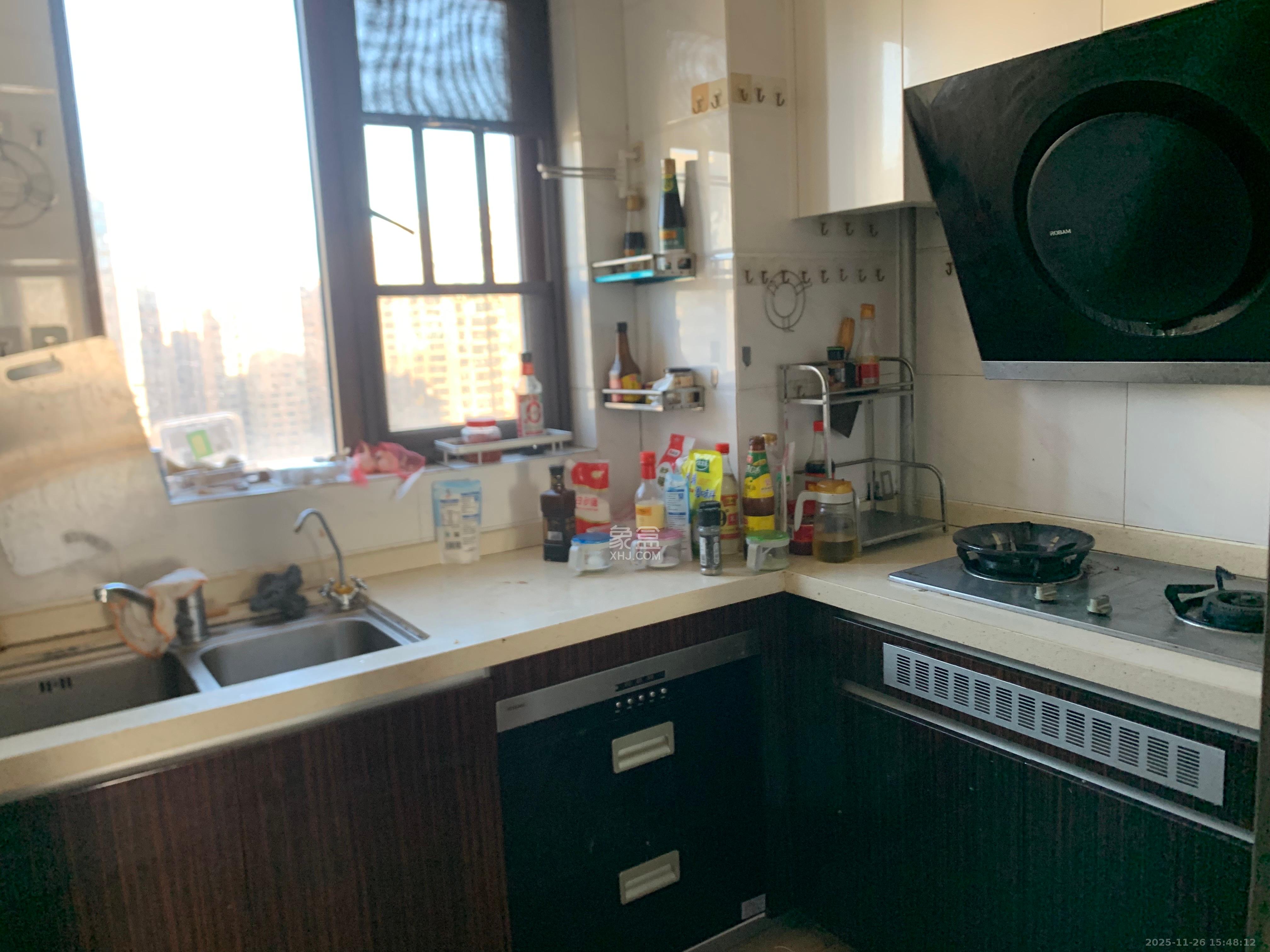 碧桂园中央花园  4室2厅2卫    3500.0元/月室内图