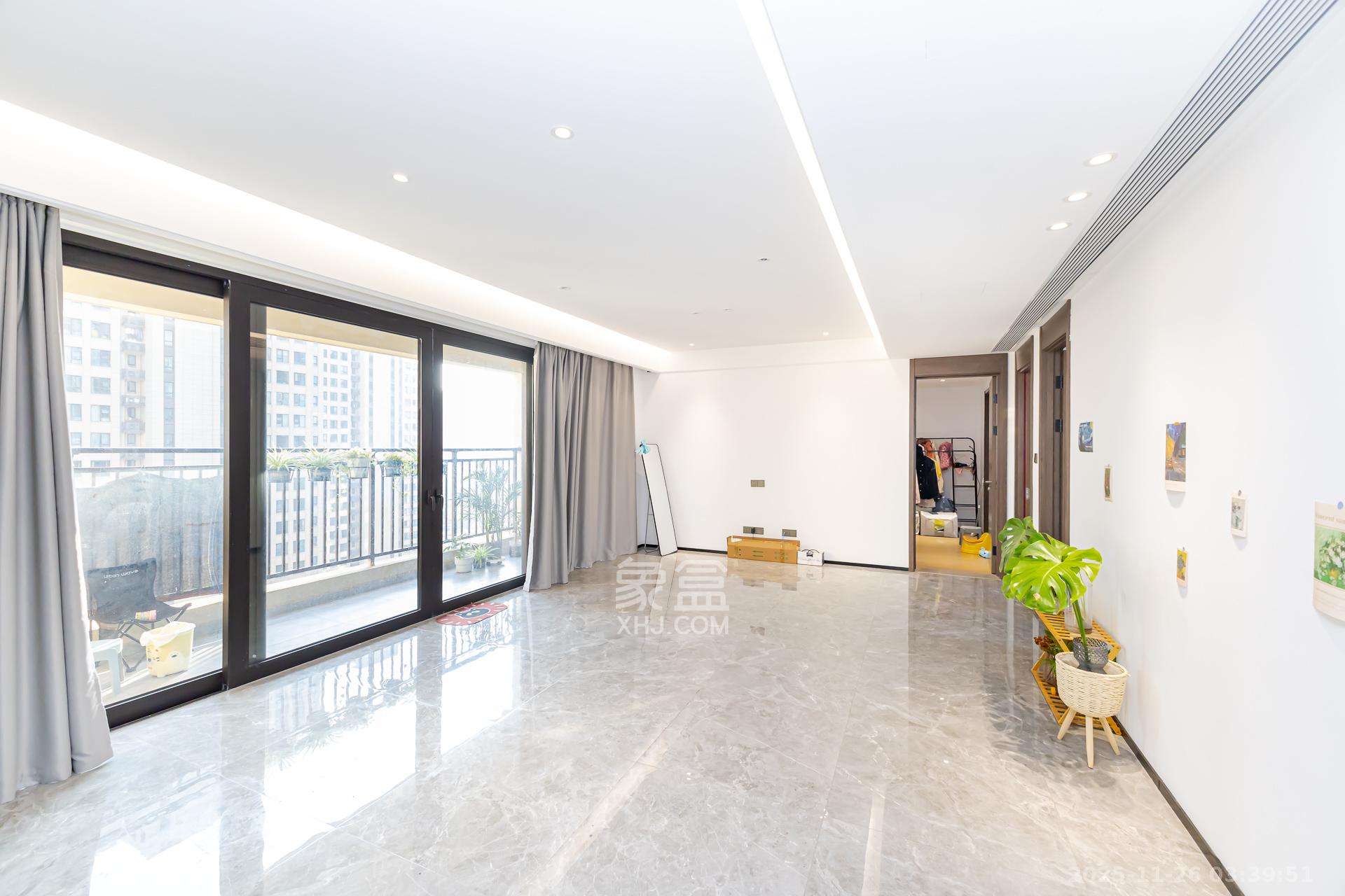 万科滨河道  4室2厅2卫    153.0万