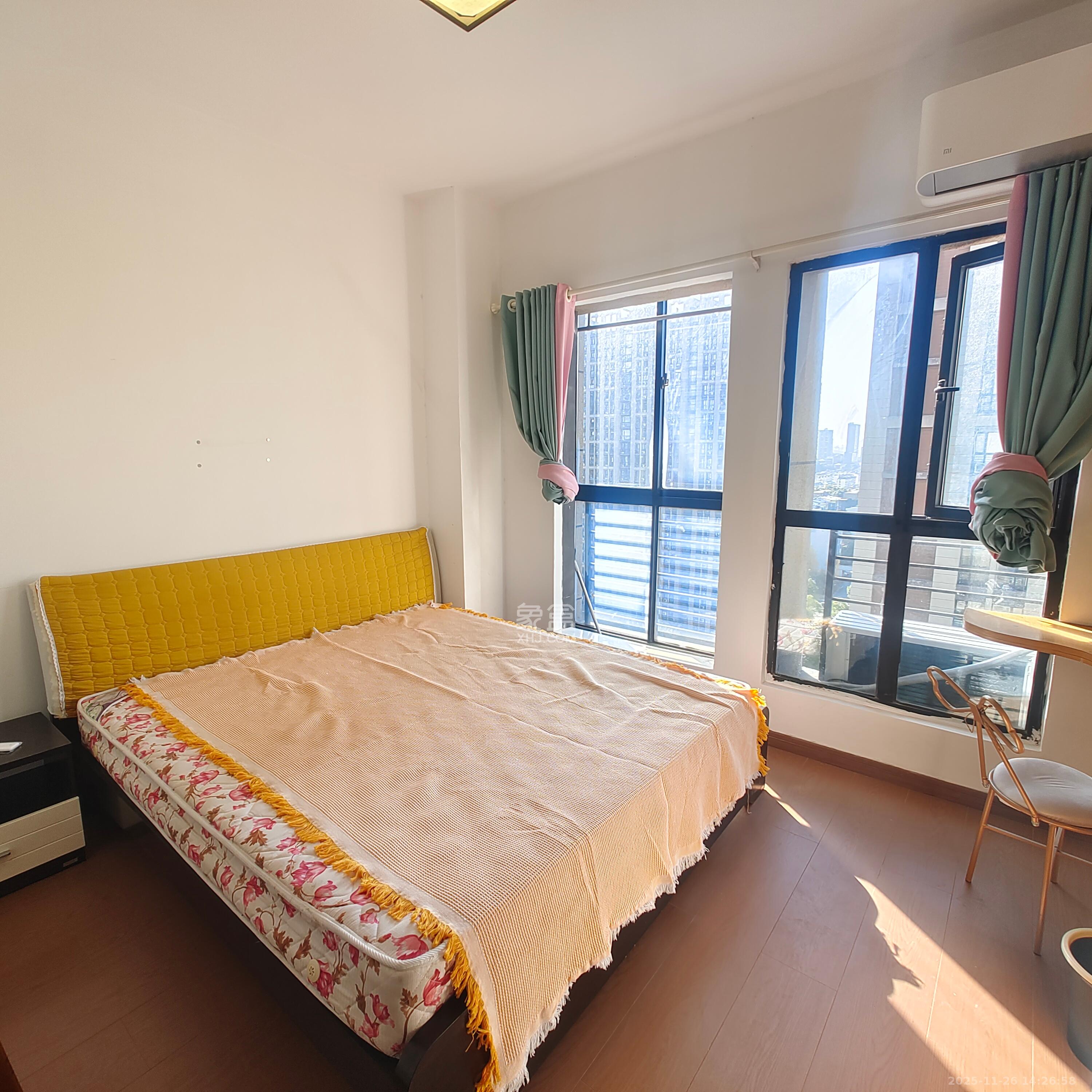 郡原广场  1室1厅1卫    2300.0元/月