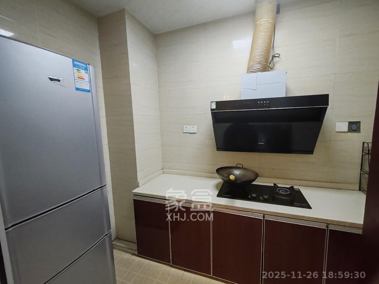 汇金城/嘉华城（二期、三期）  3室2厅2卫    2400.0元/月室内图