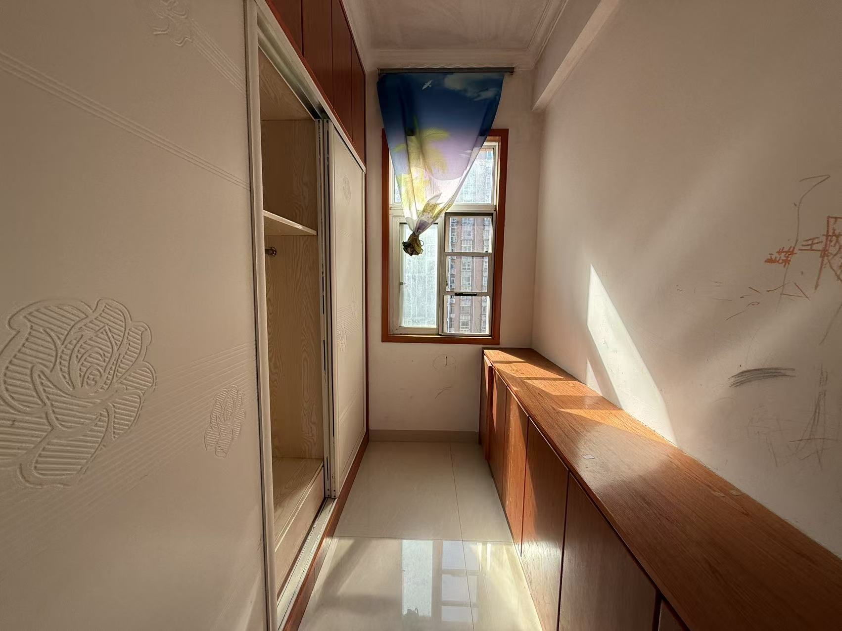 学府花园（文苑瑞景）  4室2厅2卫    2000.0元/月室内图