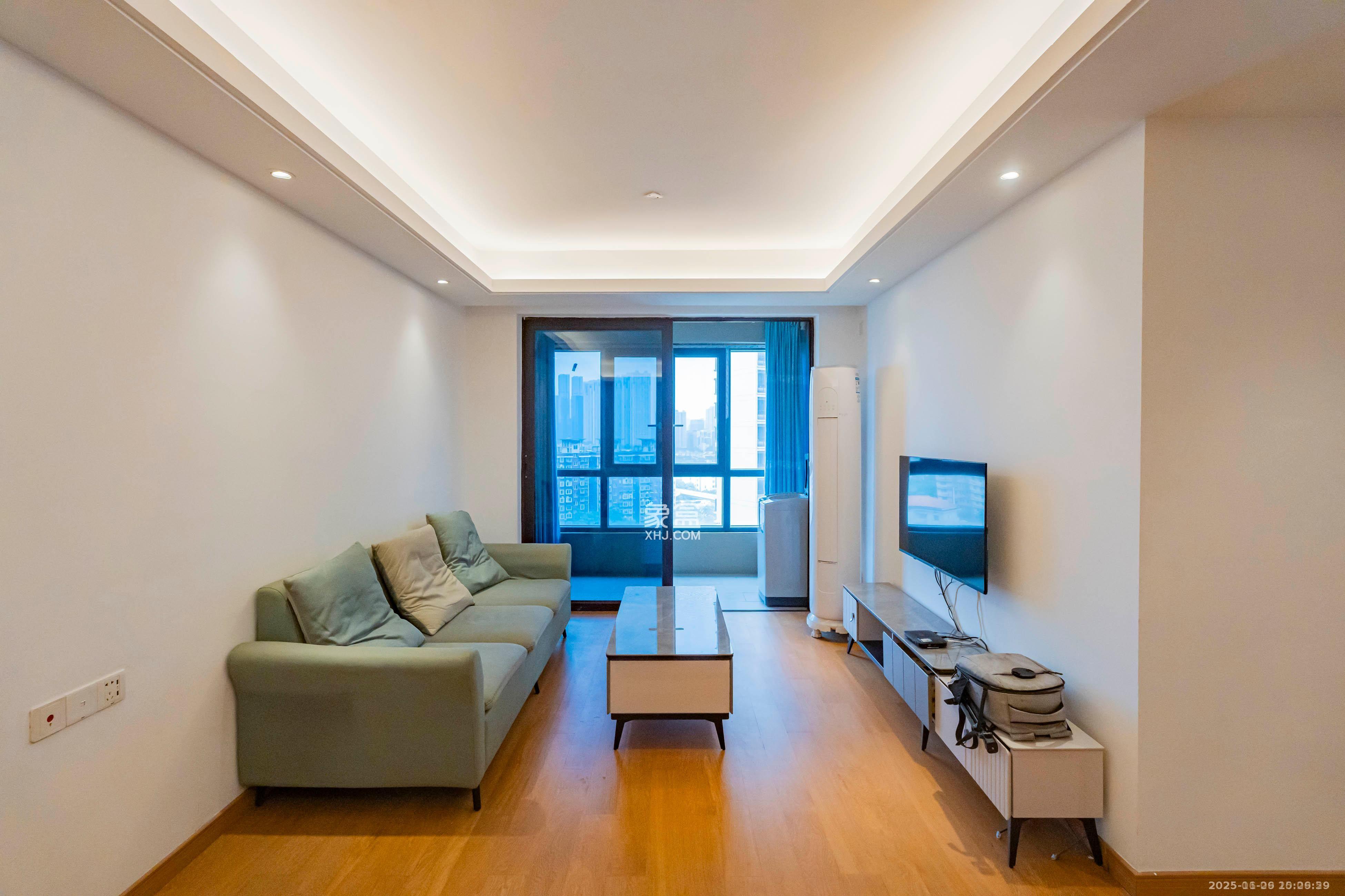 新力紫园  2室2厅1卫    2600.0元/月