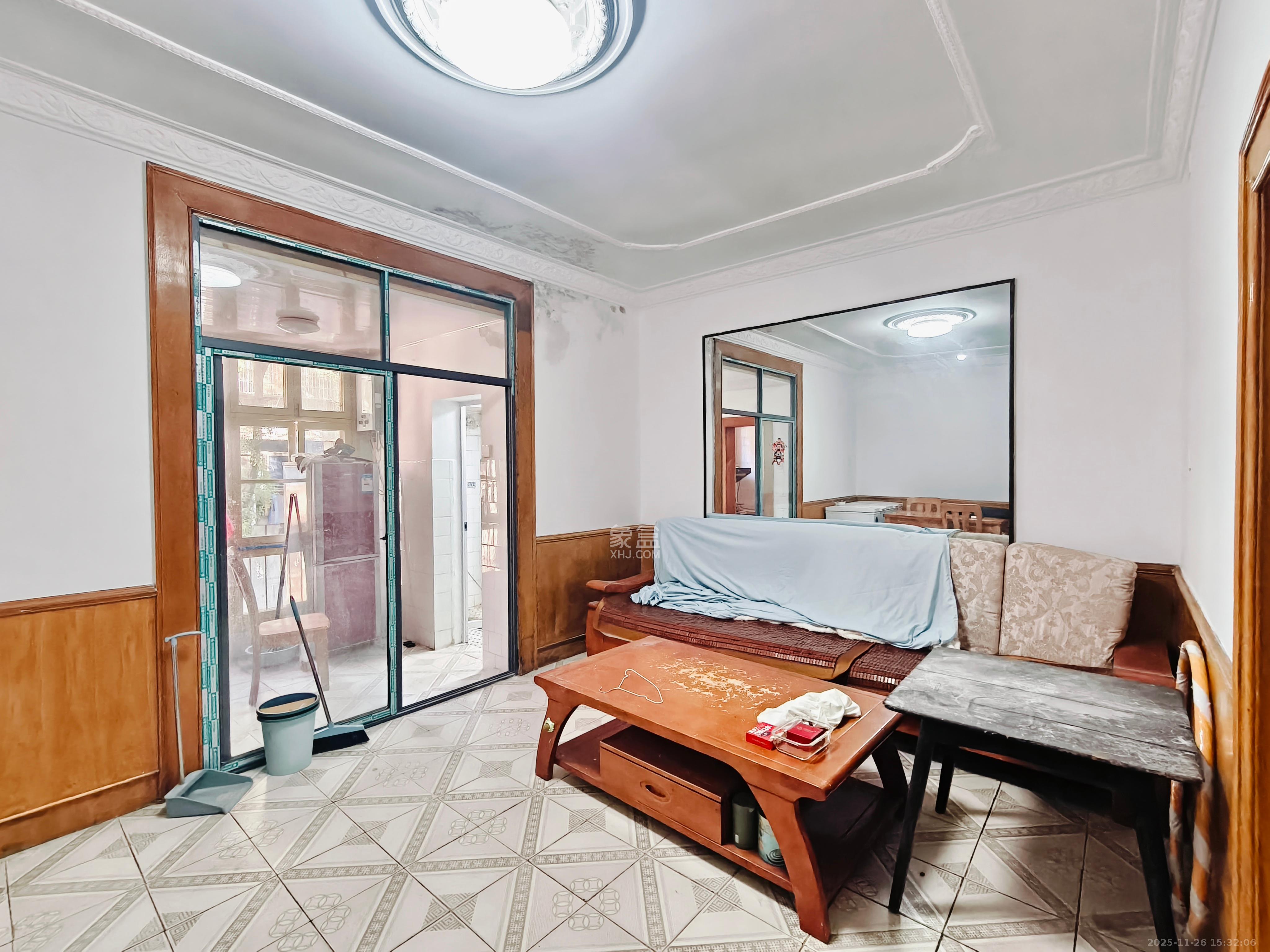 东风二村社区房  2室1厅1卫    1600.0元/月室内图1