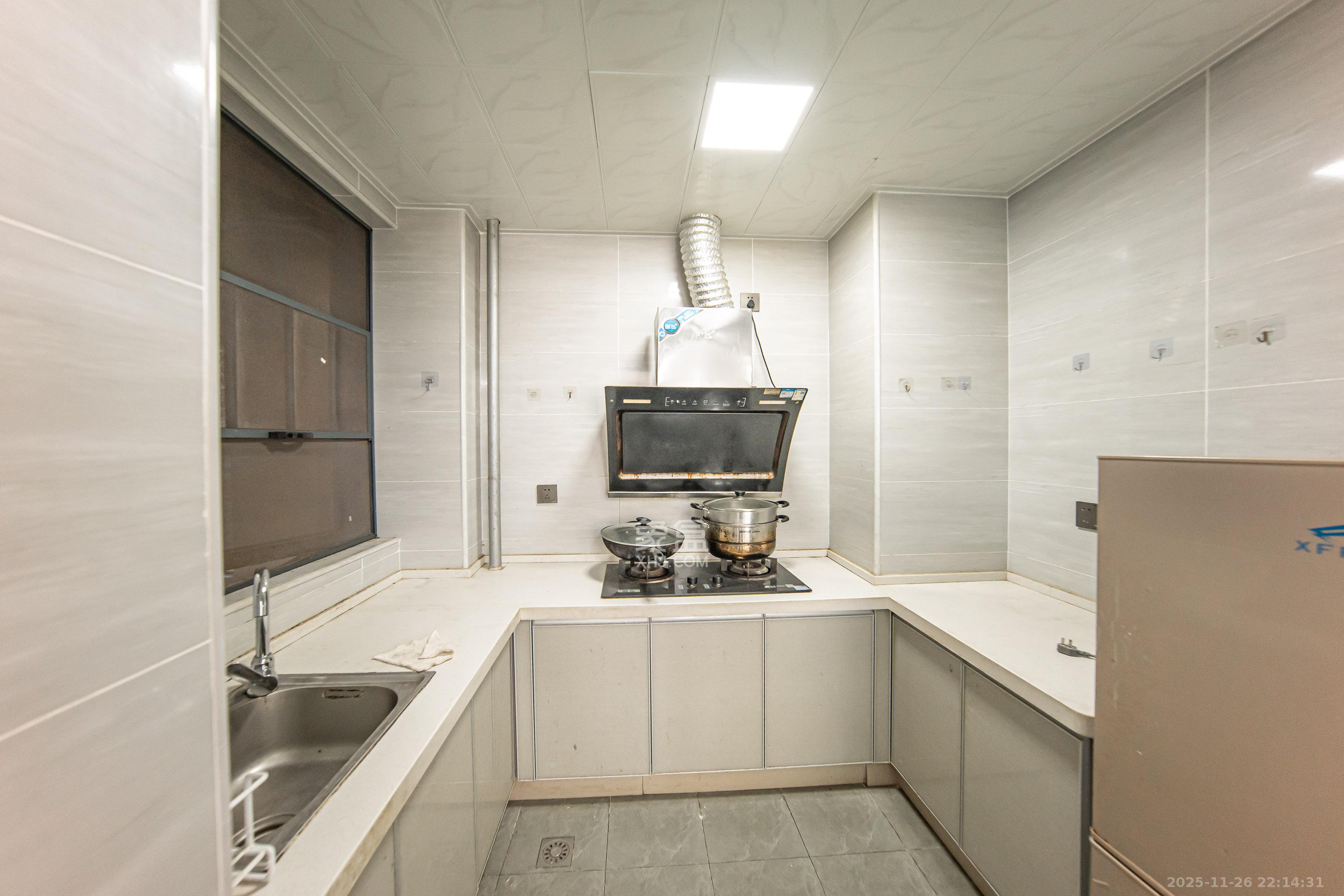 建投象山国际 3室2厅2卫 110.0万 建投象山国际 3室2厅2卫 110.0万厨房