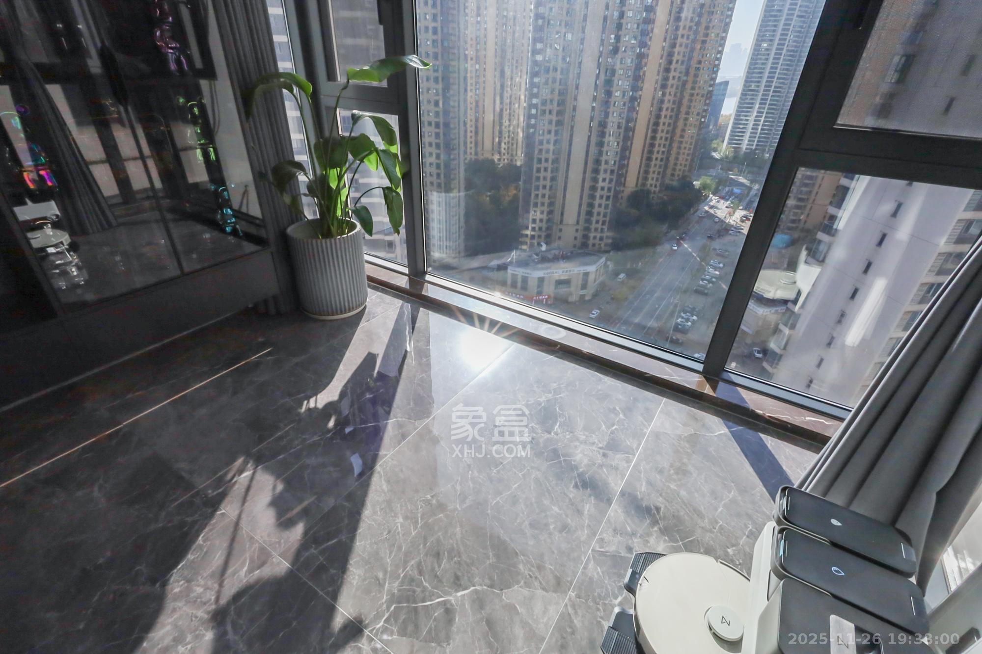 保利天禧D区  4室2厅2卫    238.0万阳台