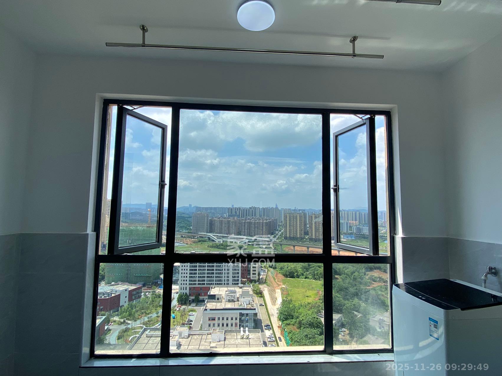 荣盛岳麓峰景 3室2厅2卫 2200.0元/月 荣盛岳麓峰景 3室2厅2卫 2200.0元/月室内图