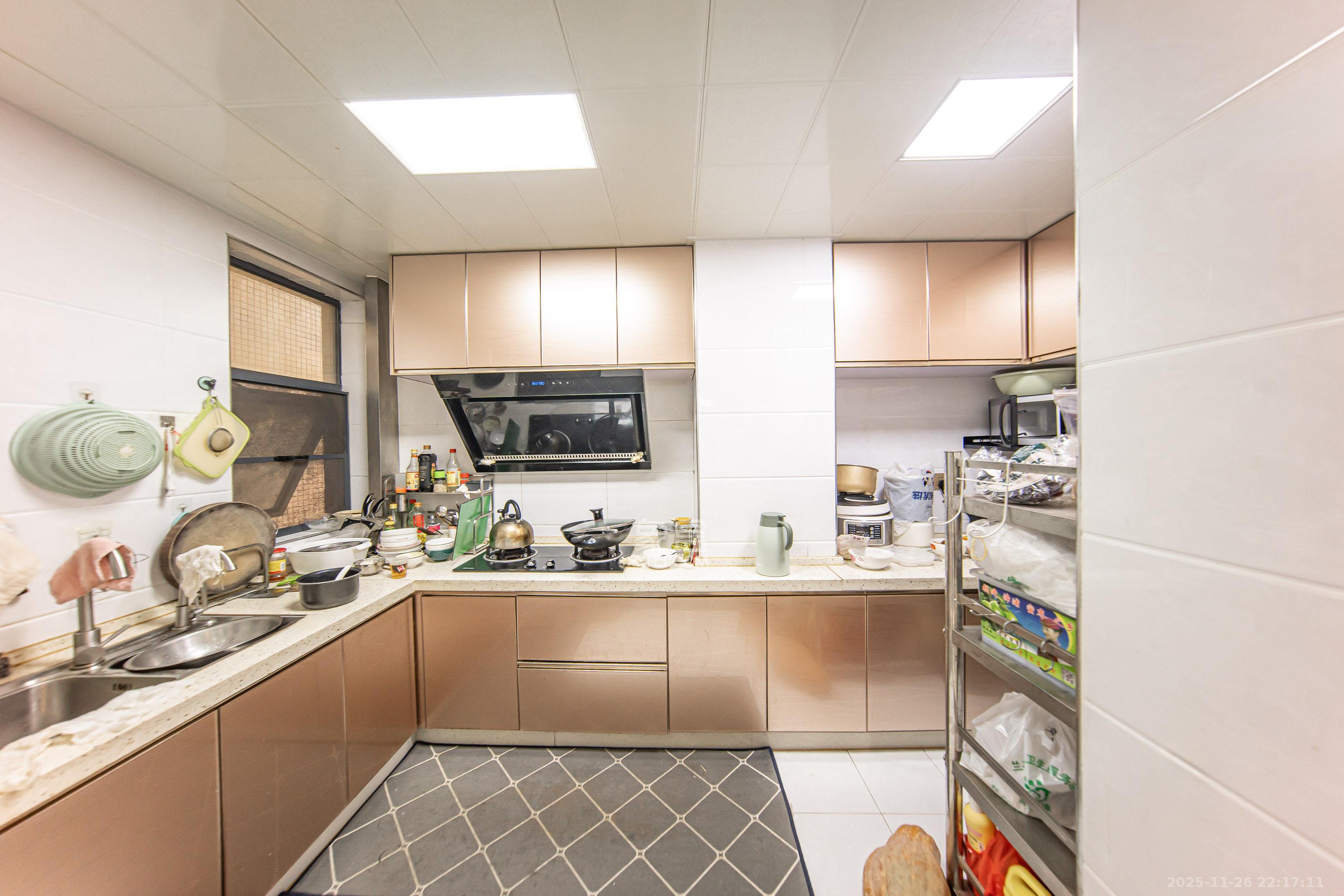 兰亭湾畔 3室2厅2卫 109.0万 兰亭湾畔 3室2厅2卫 109.0万厨房