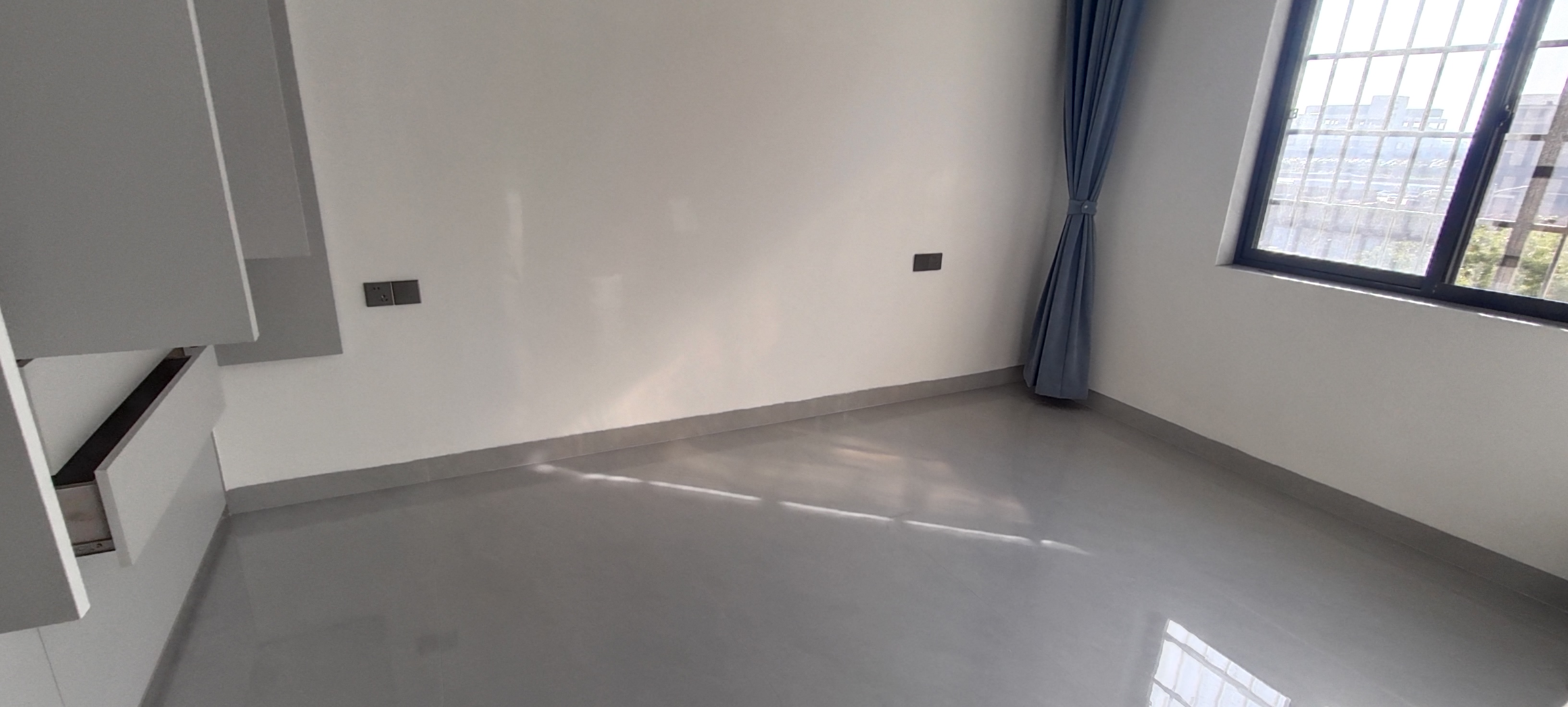 互助小区  1室2厅1卫    2000.0元/月室内图