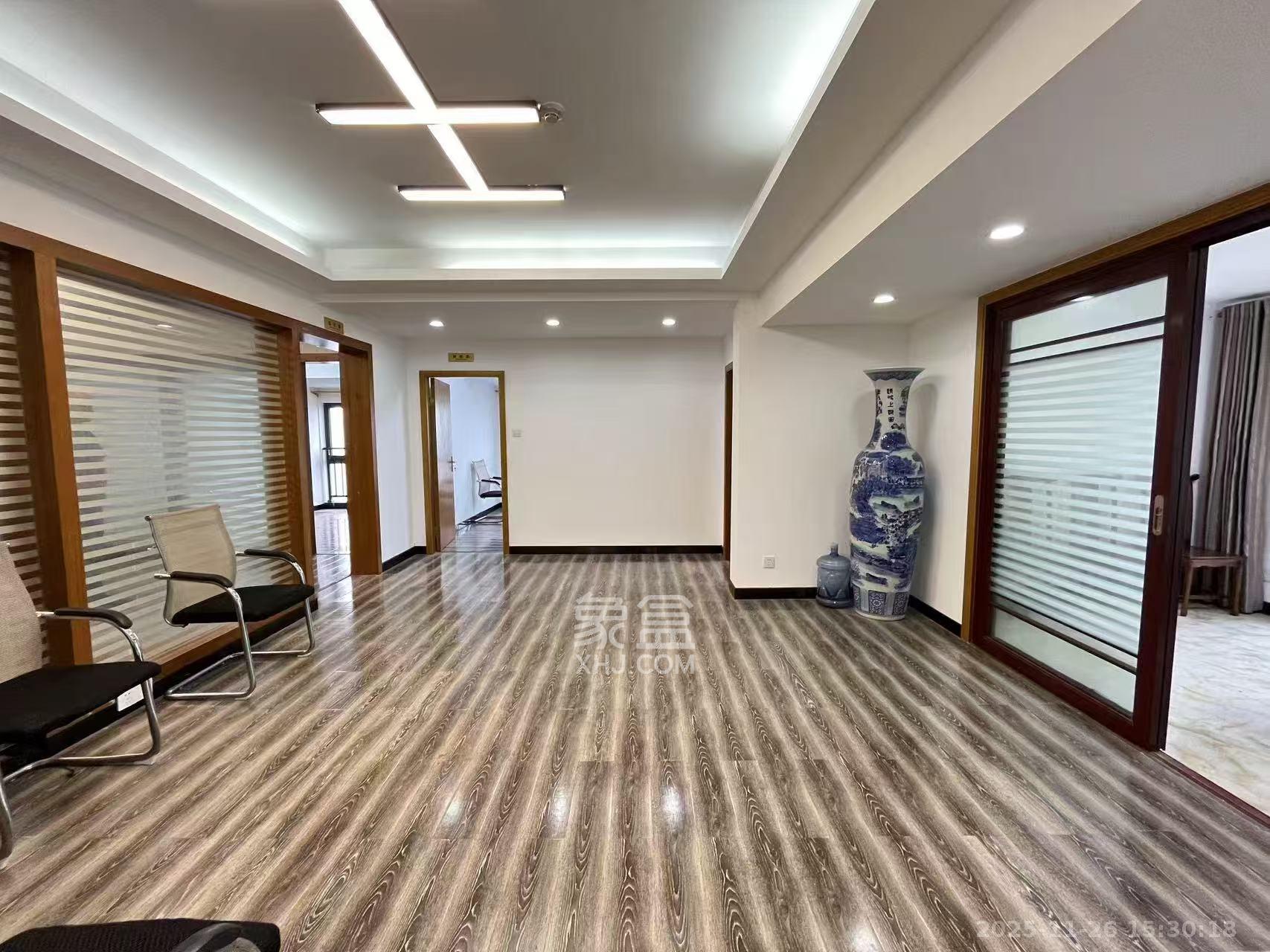 星大峰汇商务楼 1室2厅1卫 5500.0元/月 星大峰汇商务楼 1室2厅1卫 5500.0元/月室内图